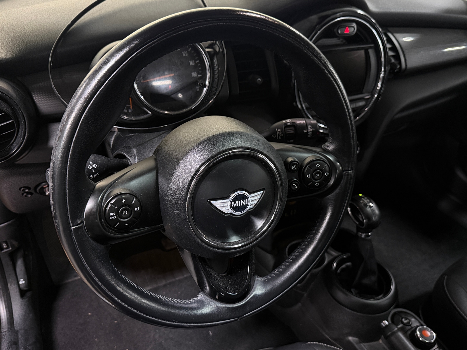 Thumbnail: 2017 MINI Cooper Hardtop - 4