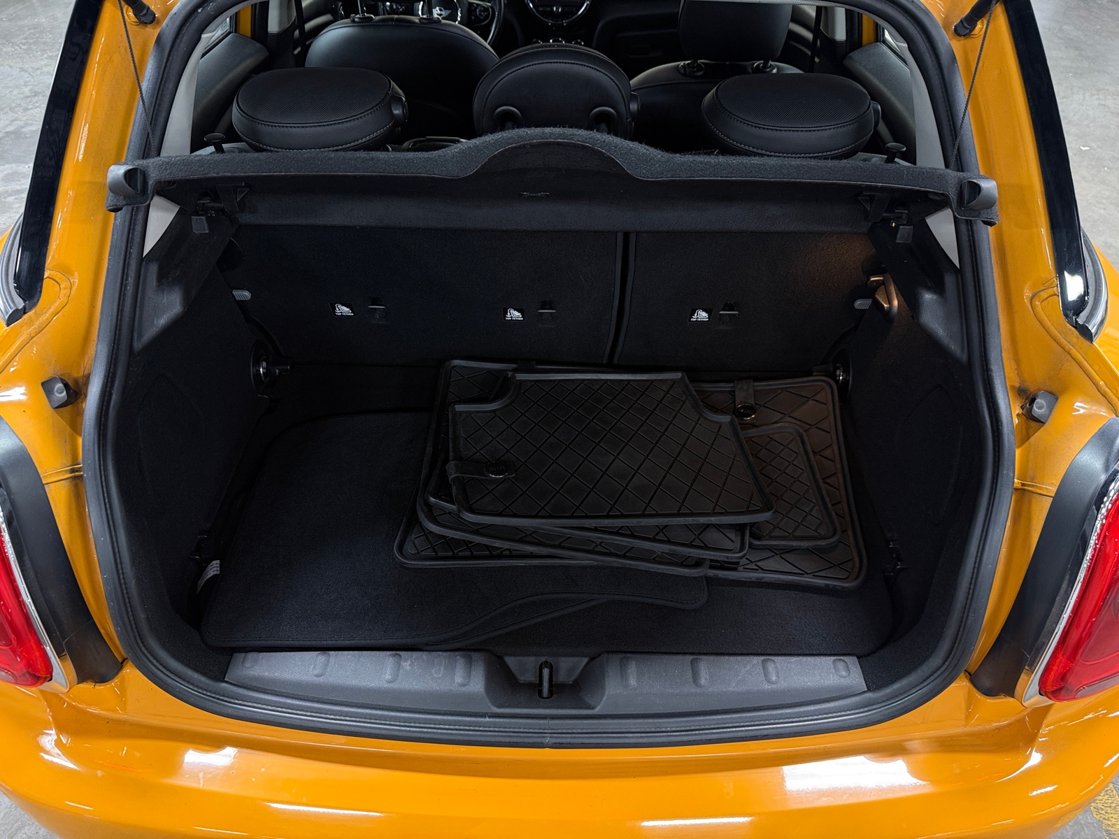 Thumbnail: 2017 MINI Cooper Hardtop - 6