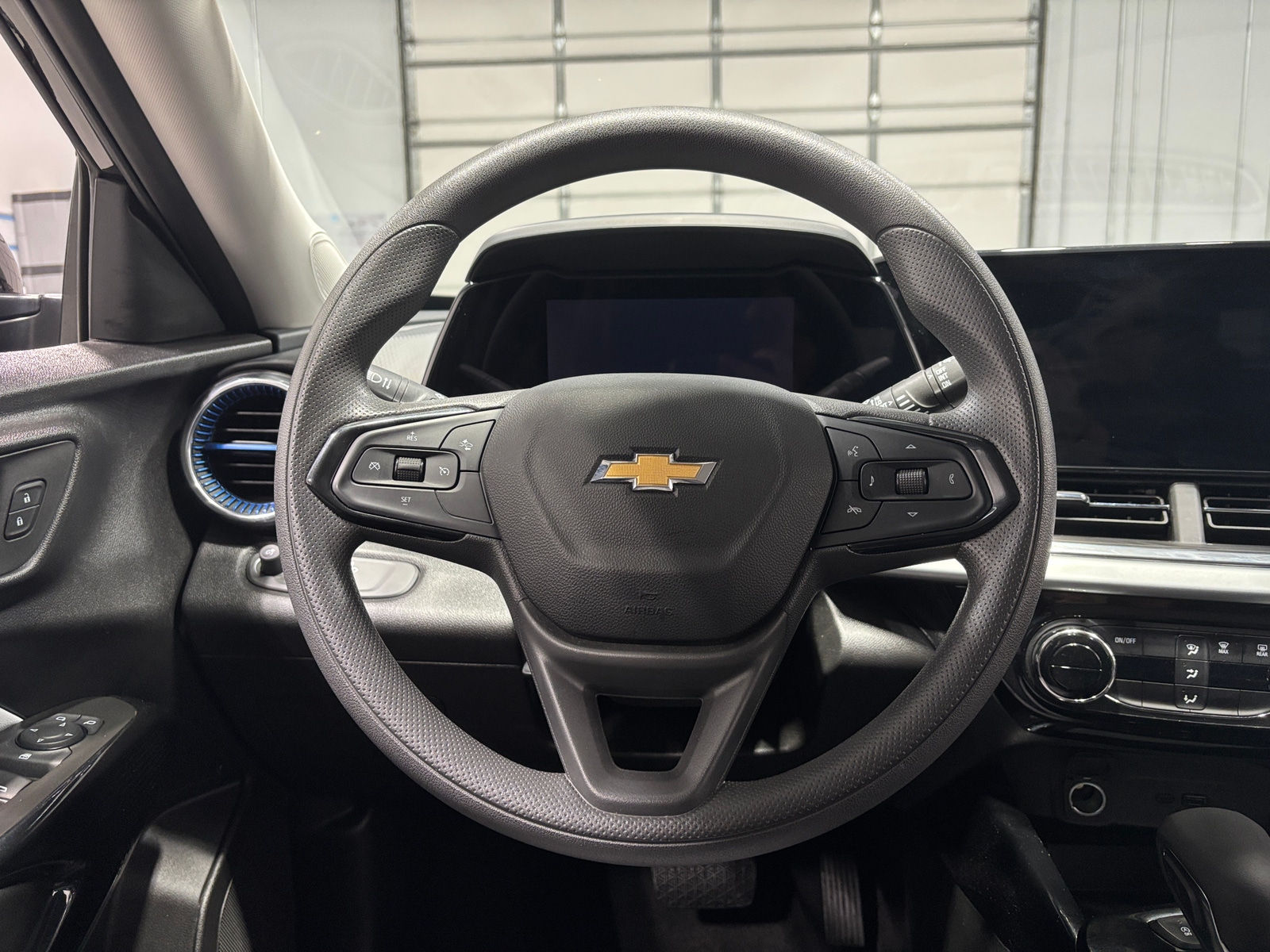 Thumbnail: 2025 Chevrolet Trax - 5