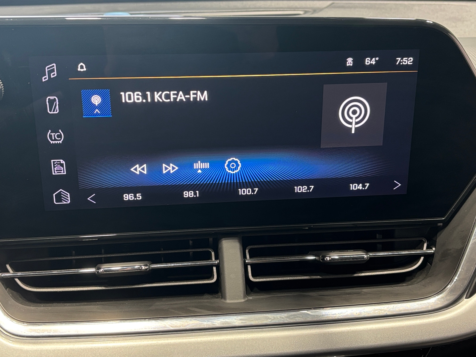 Thumbnail: 2025 Chevrolet Trax - 4