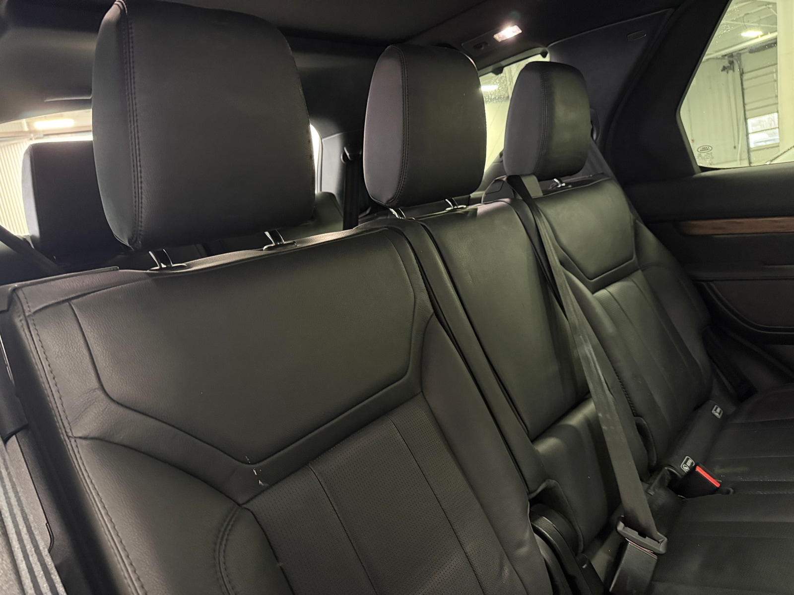 Thumbnail: 2018 Land Rover Discovery - 5