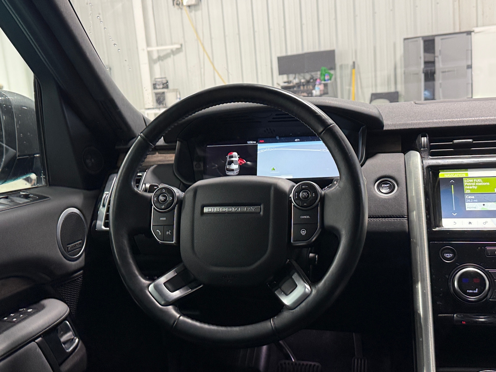 Thumbnail: 2018 Land Rover Discovery - 4