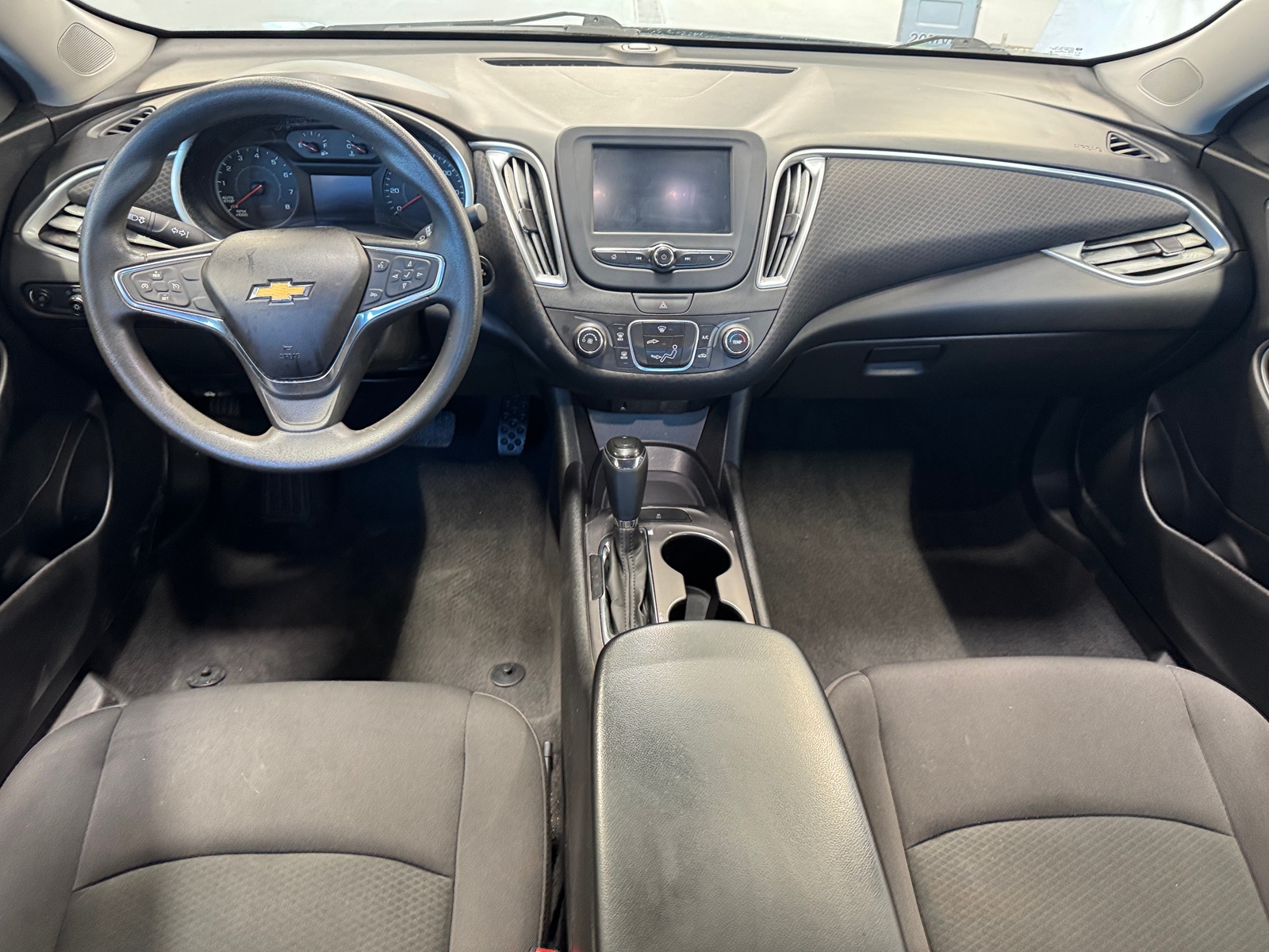 Thumbnail: 2018 Chevrolet Malibu - 3