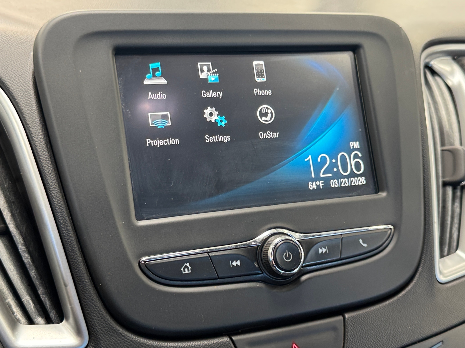 Thumbnail: 2018 Chevrolet Malibu - 4