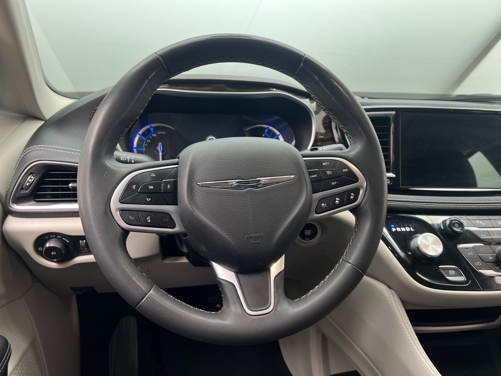 Thumbnail: 2023 Chrysler Pacifica - 4