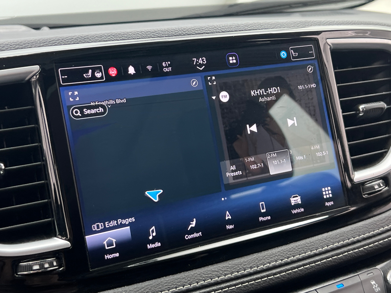 Thumbnail: 2023 Chrysler Pacifica - 3