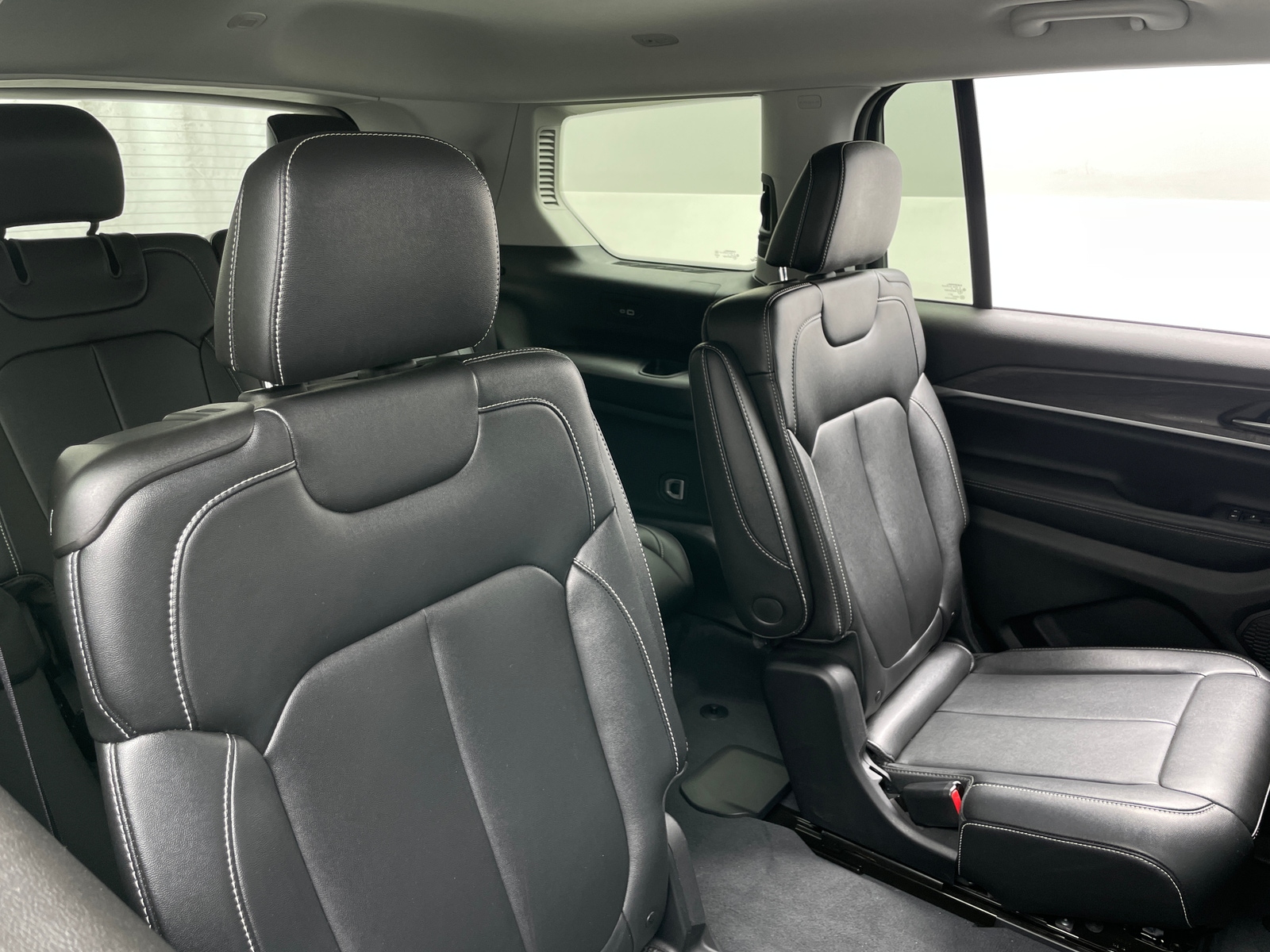 Thumbnail: 2023 Jeep Grand Cherokee L - 5