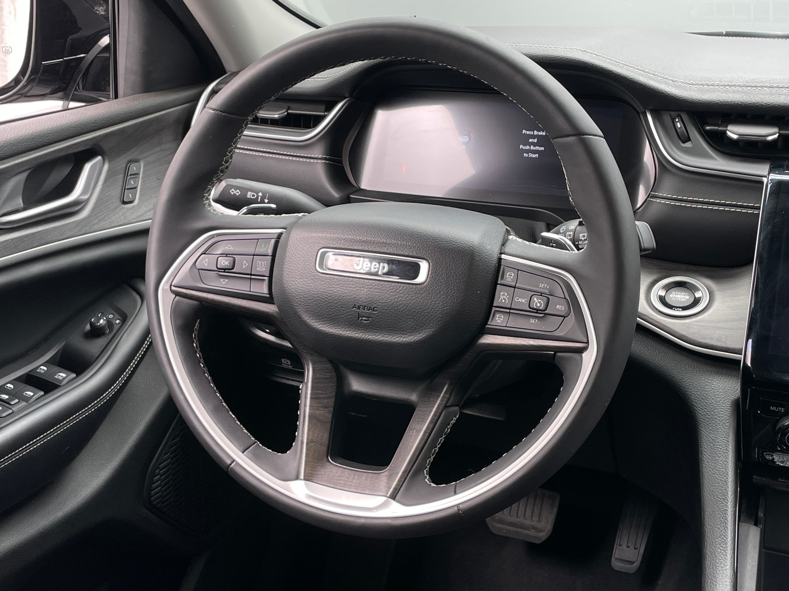 Thumbnail: 2023 Jeep Grand Cherokee L - 4