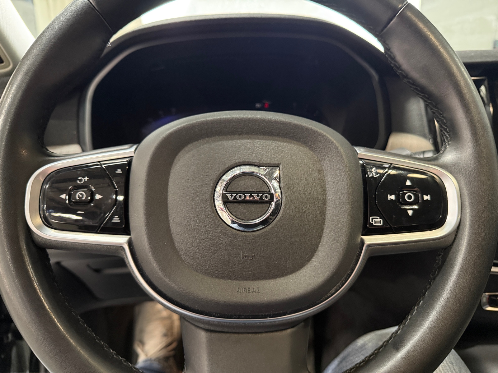 Thumbnail: 2024 Volvo S90 - 4