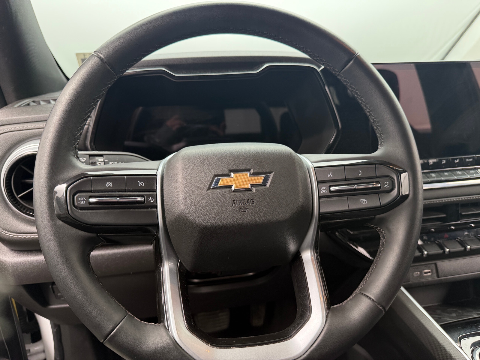Thumbnail: 2024 Chevrolet Colorado - 5