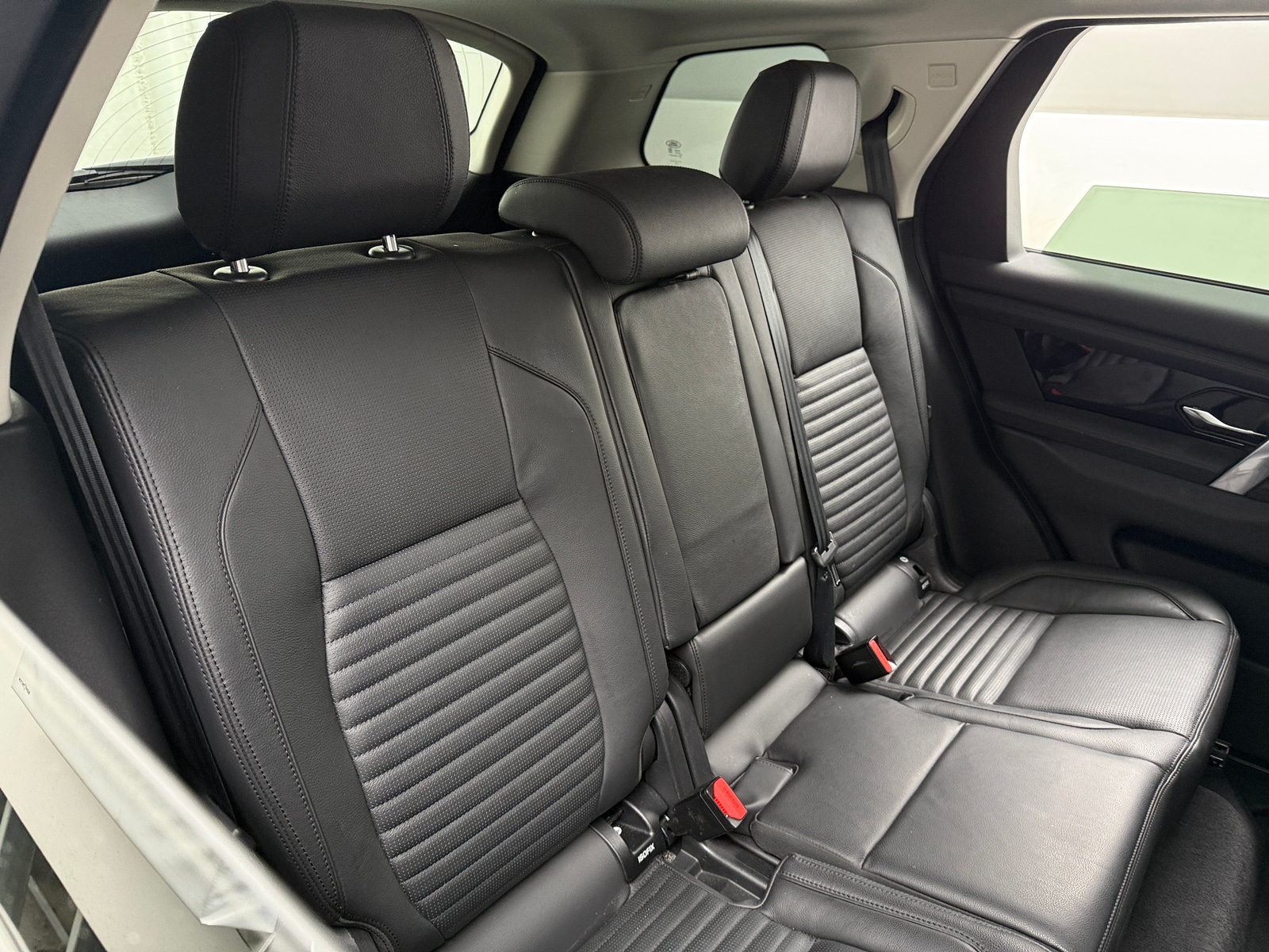 Thumbnail: 2021 Land Rover Discovery Sport - 5