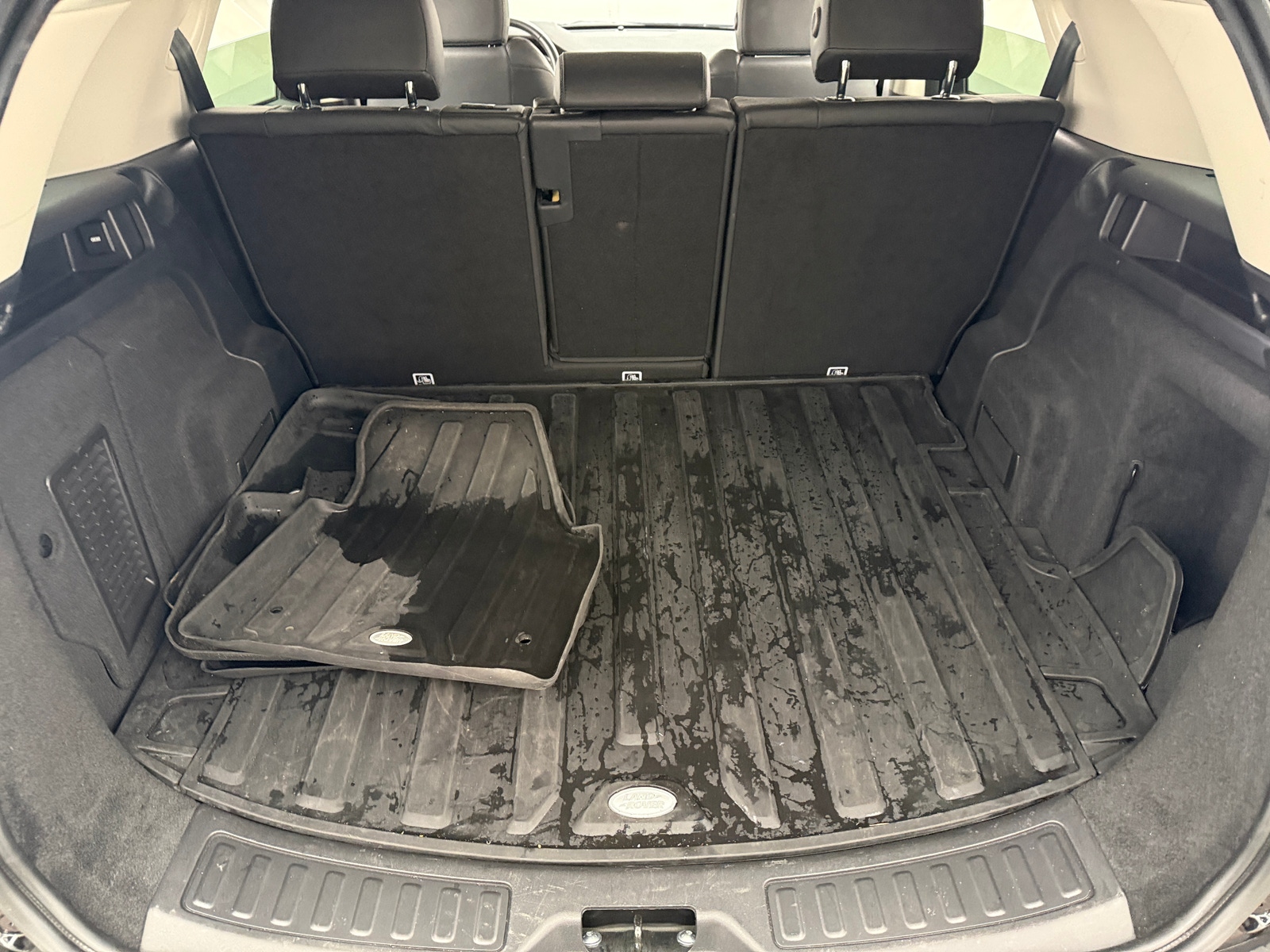 Thumbnail: 2021 Land Rover Discovery Sport - 6