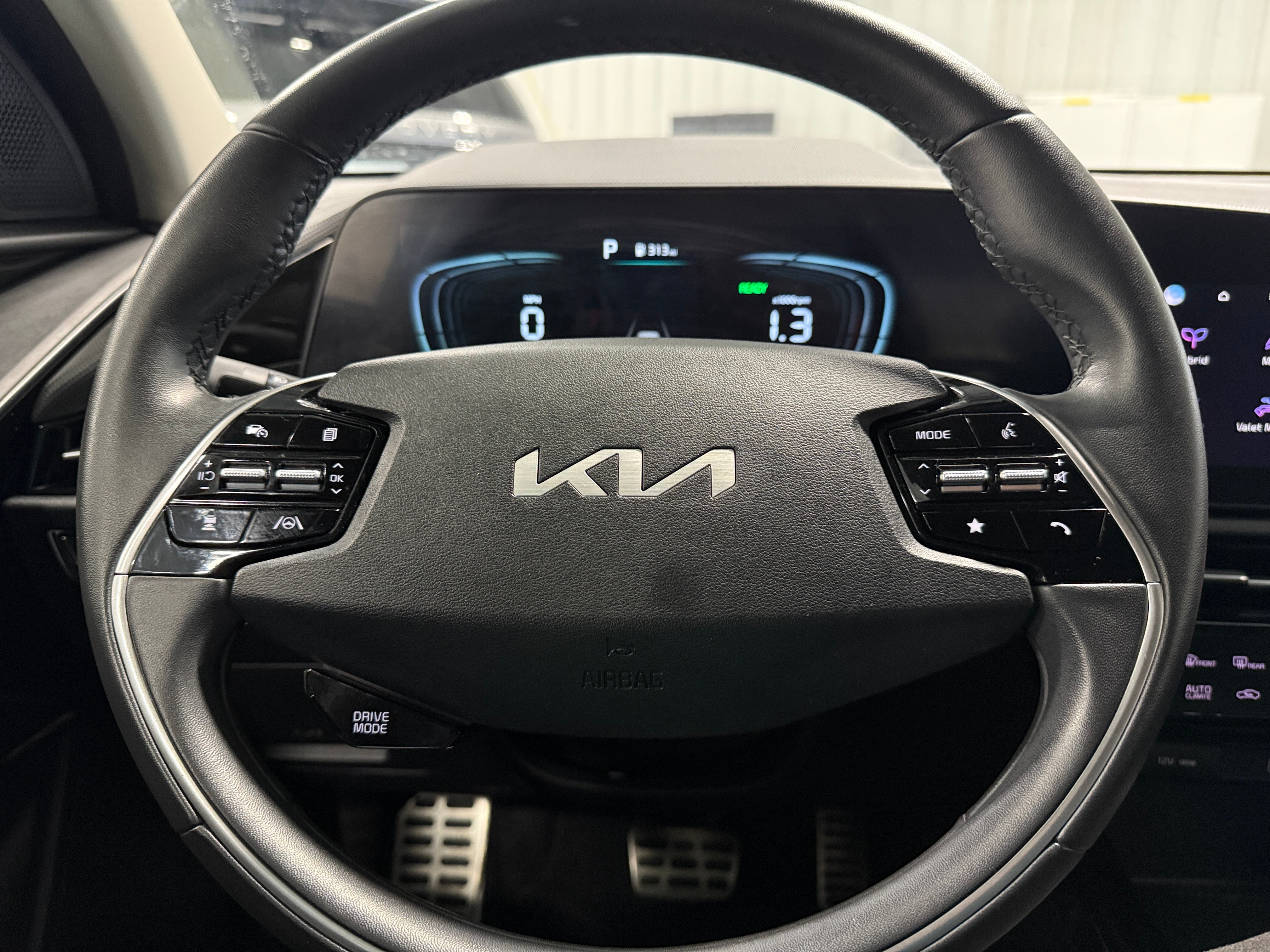 2023 Kia Niro - Image 1