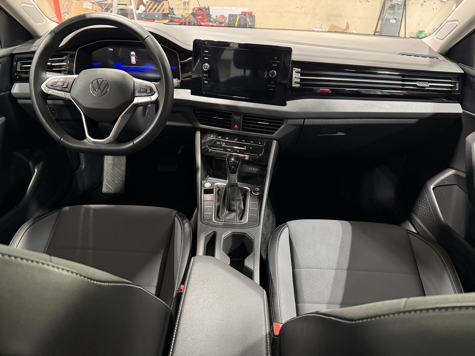 Thumbnail: 2025 Volkswagen Jetta - 2