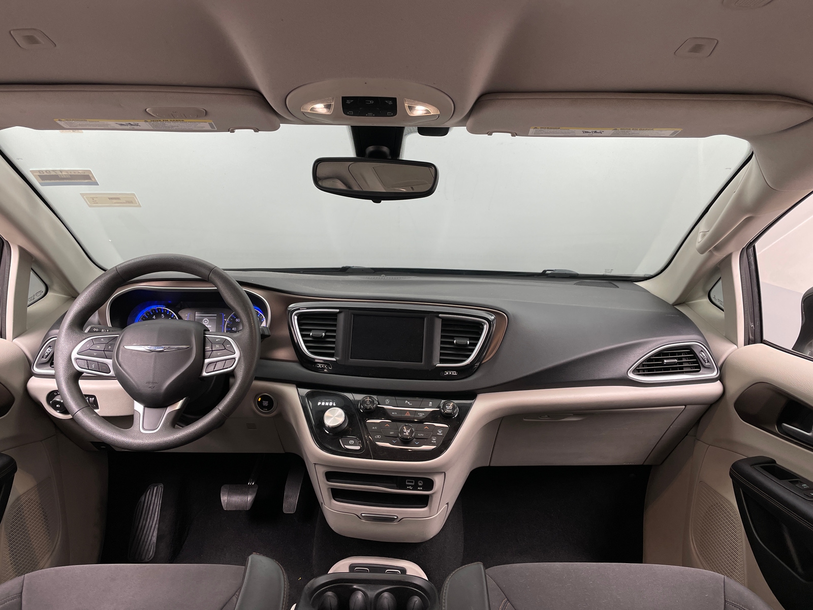 Thumbnail: 2018 Chrysler Pacifica - 3