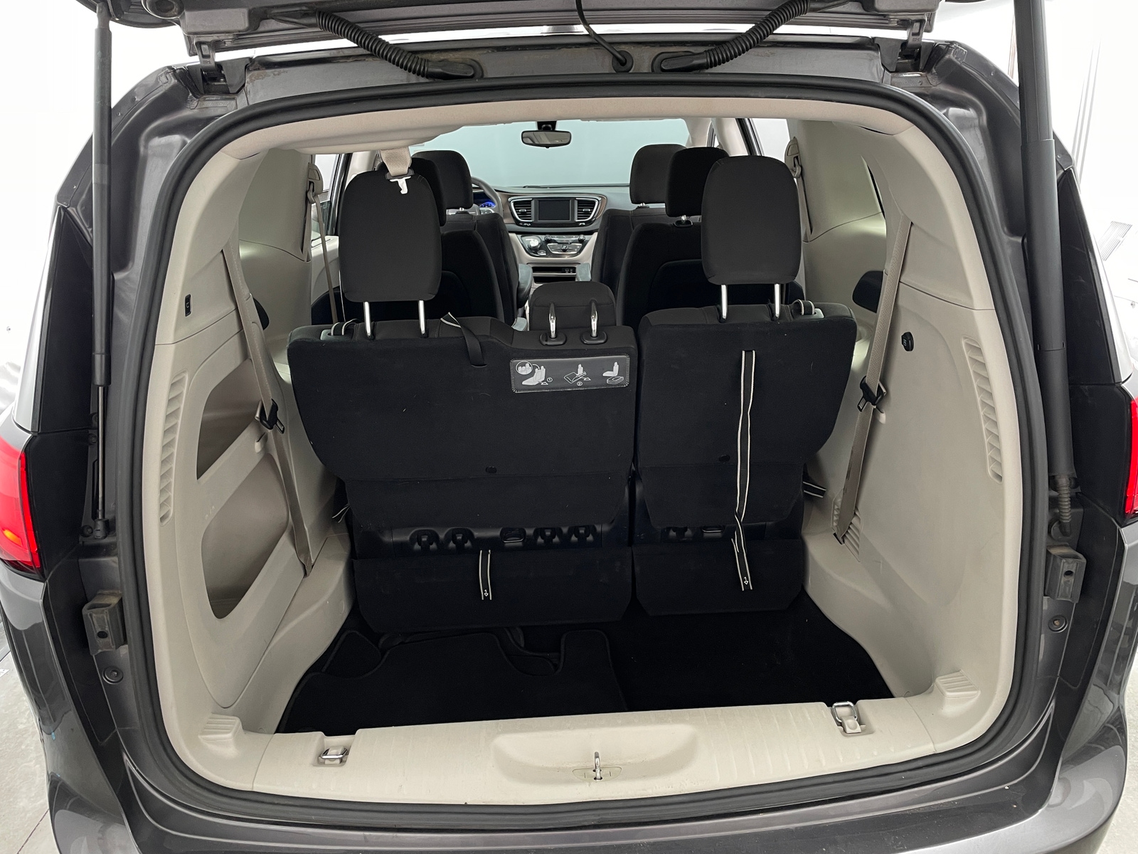 Thumbnail: 2018 Chrysler Pacifica - 7