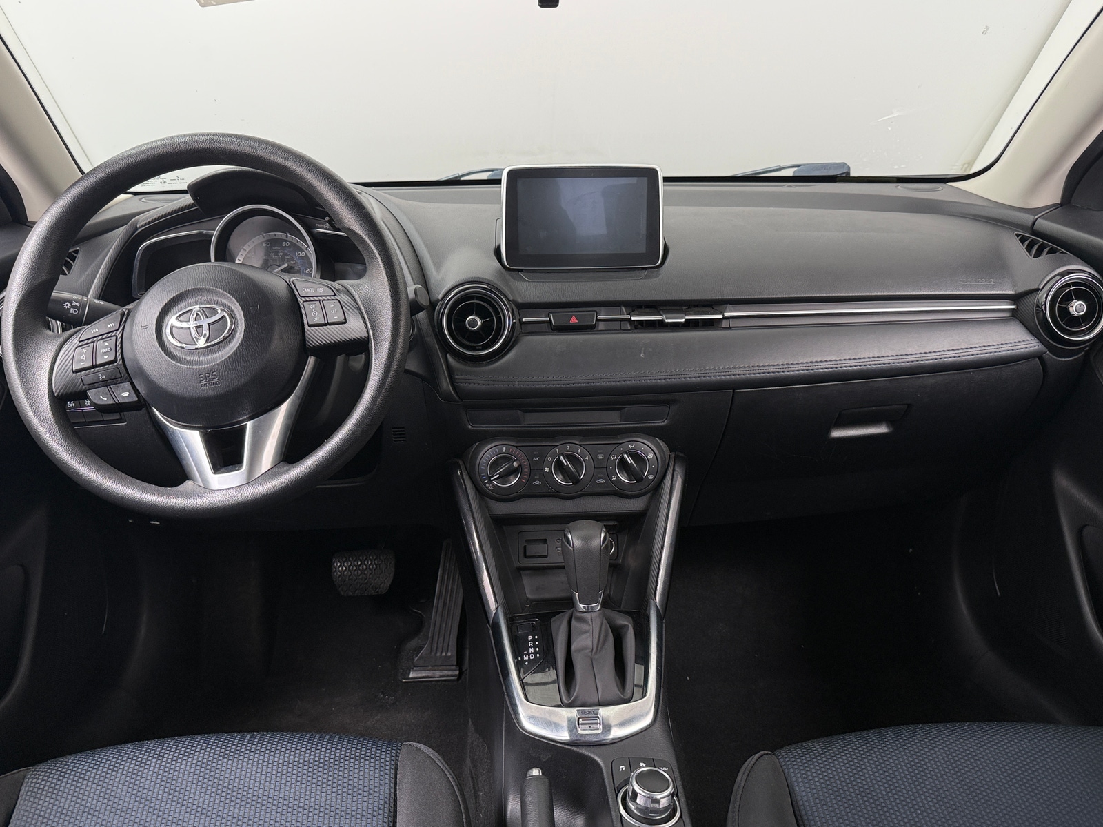 Thumbnail: 2017 Toyota Yaris iA - 3