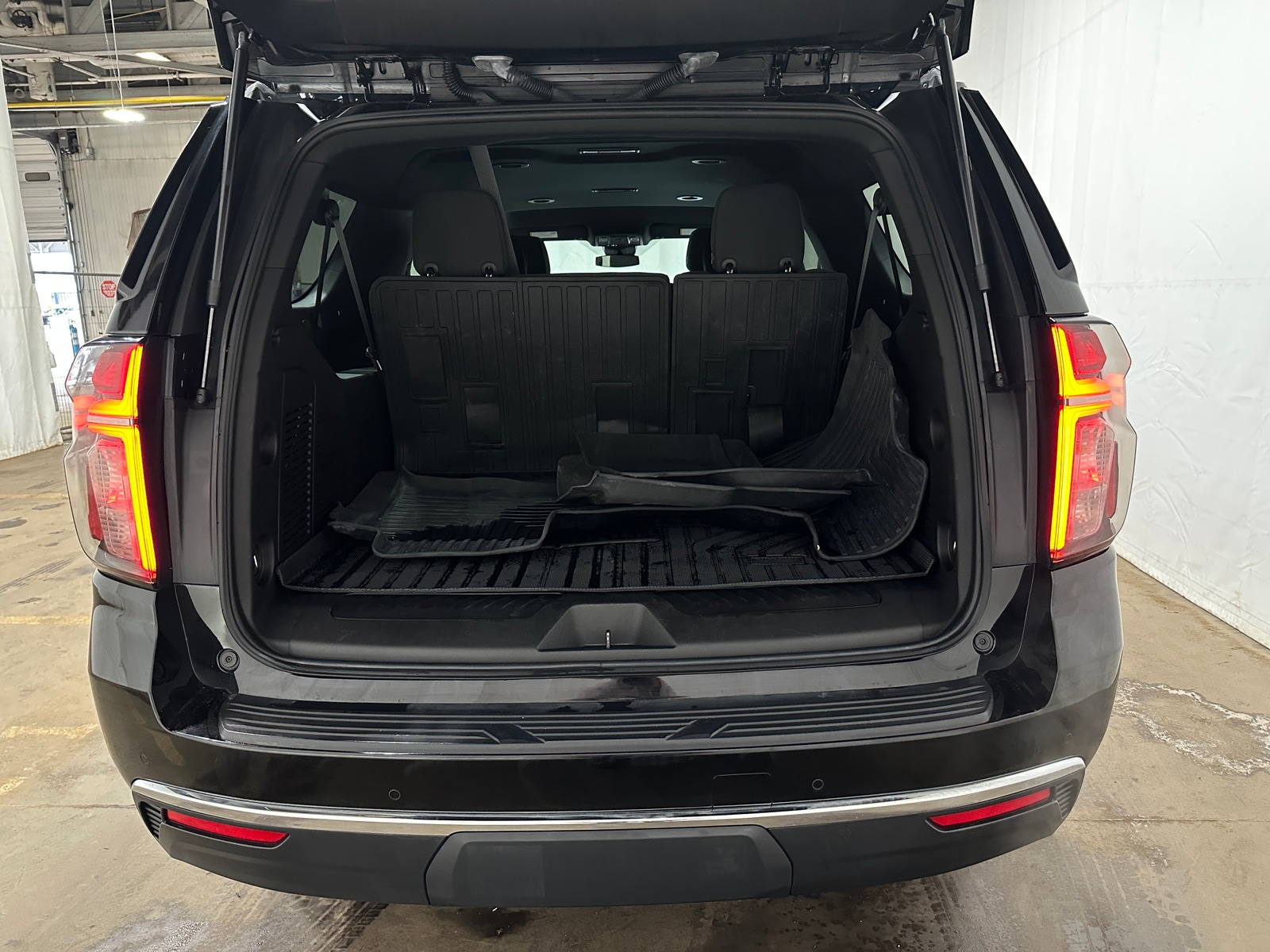 Thumbnail: 2023 Chevrolet Suburban - 7