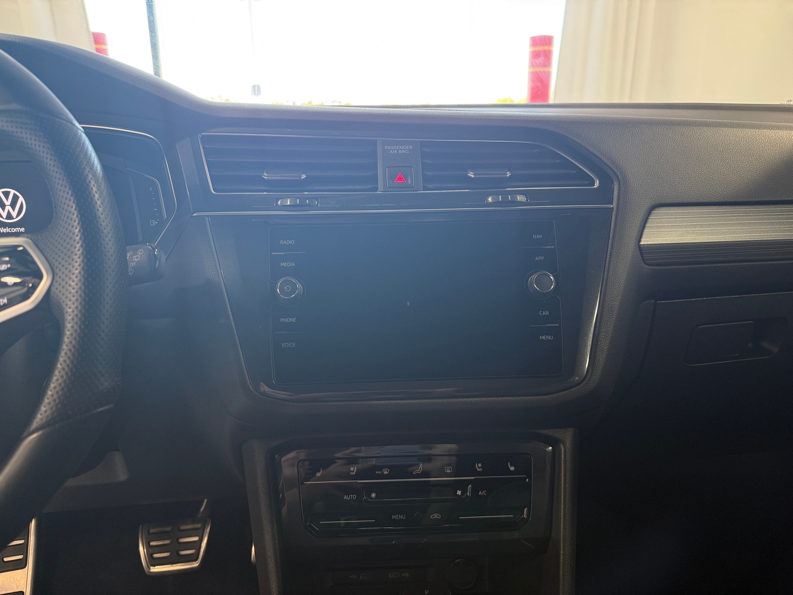 Thumbnail: 2022 Volkswagen Tiguan - 3