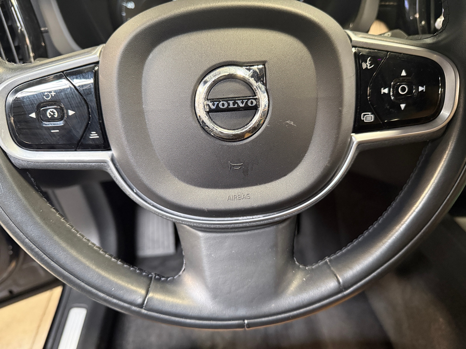 Thumbnail: 2021 Volvo XC60 - 4