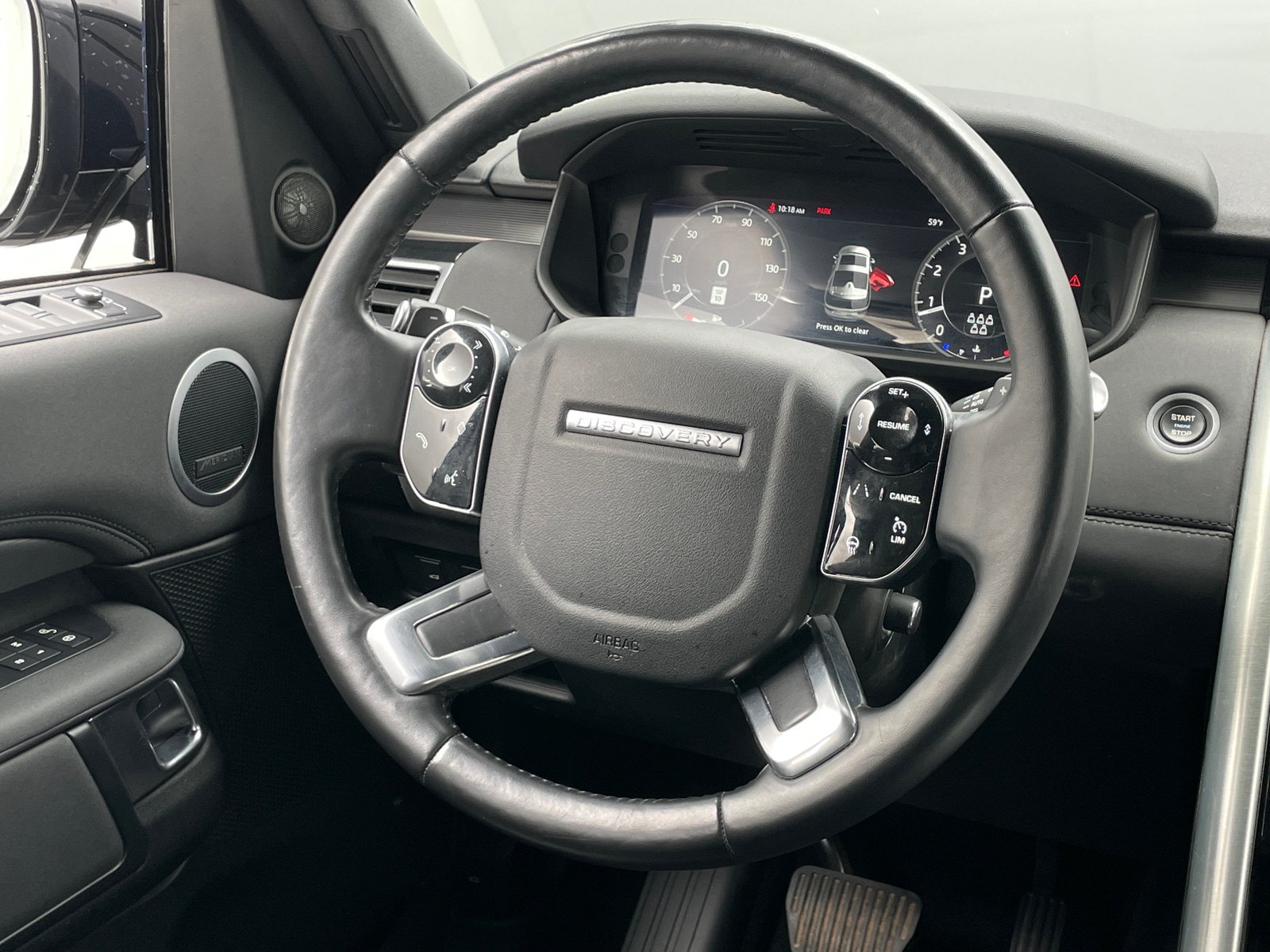 Thumbnail: 2019 Land Rover Discovery - 4