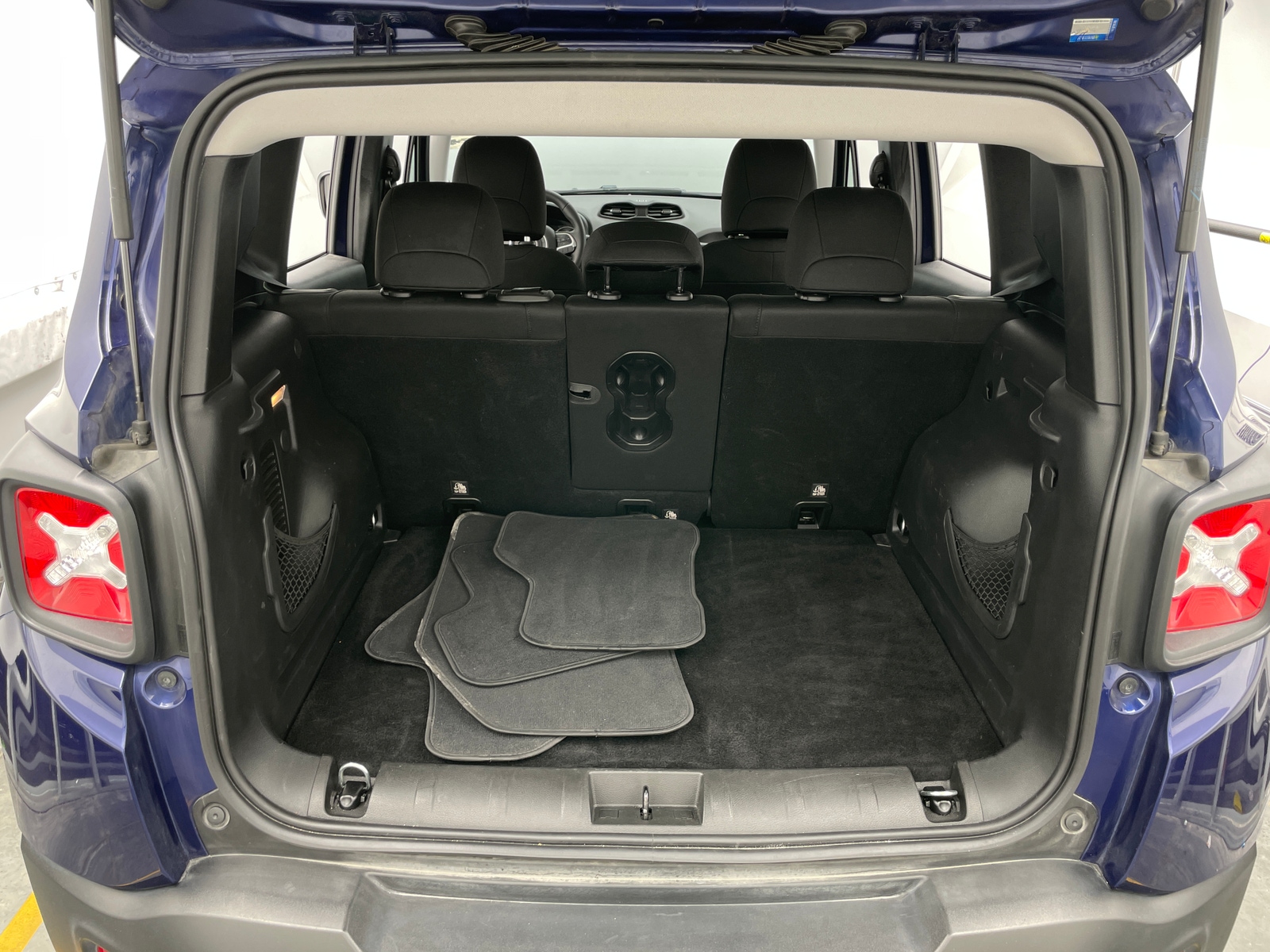 Thumbnail: 2019 Jeep Renegade - 7