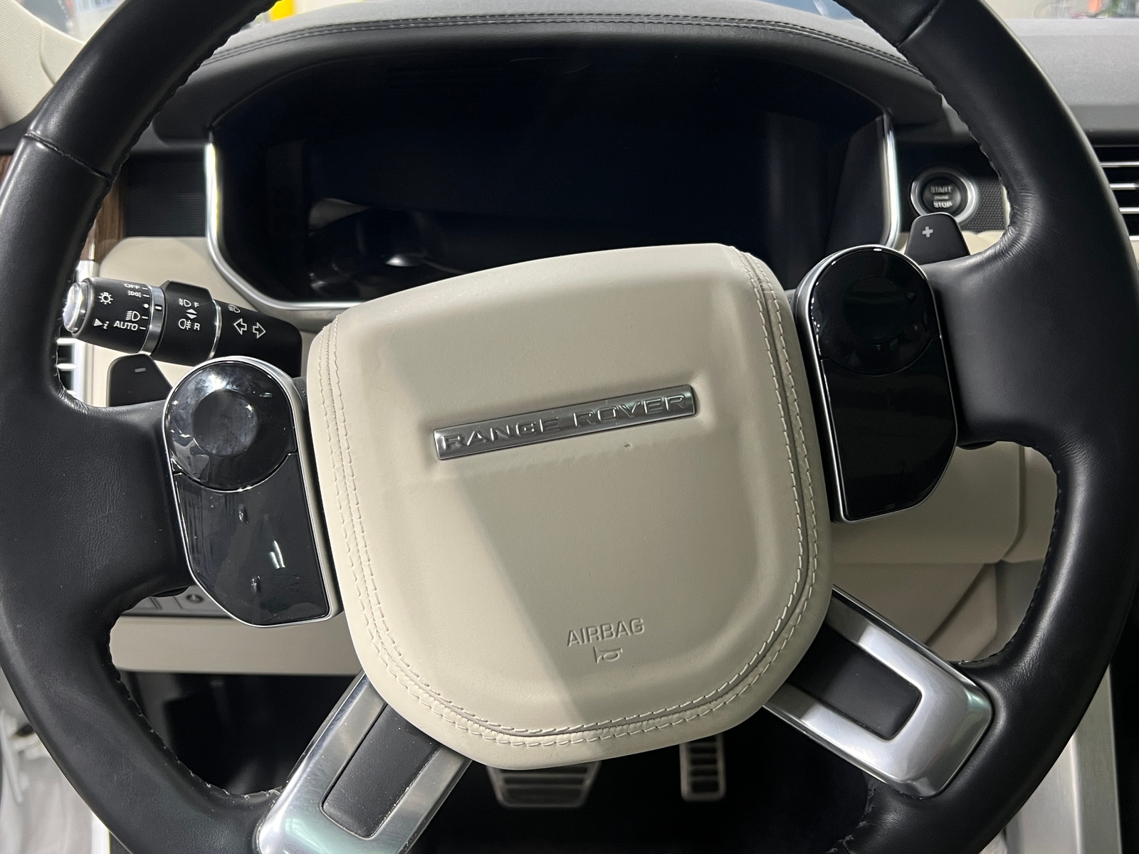 Thumbnail: 2022 Land Rover Range Rover - 4