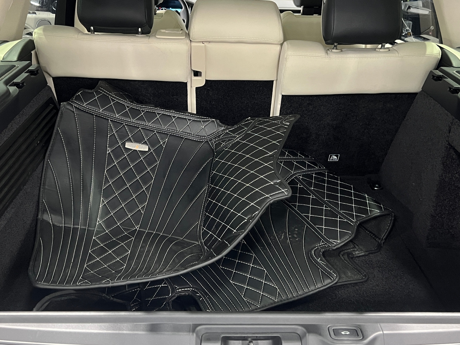 Thumbnail: 2022 Land Rover Range Rover - 6