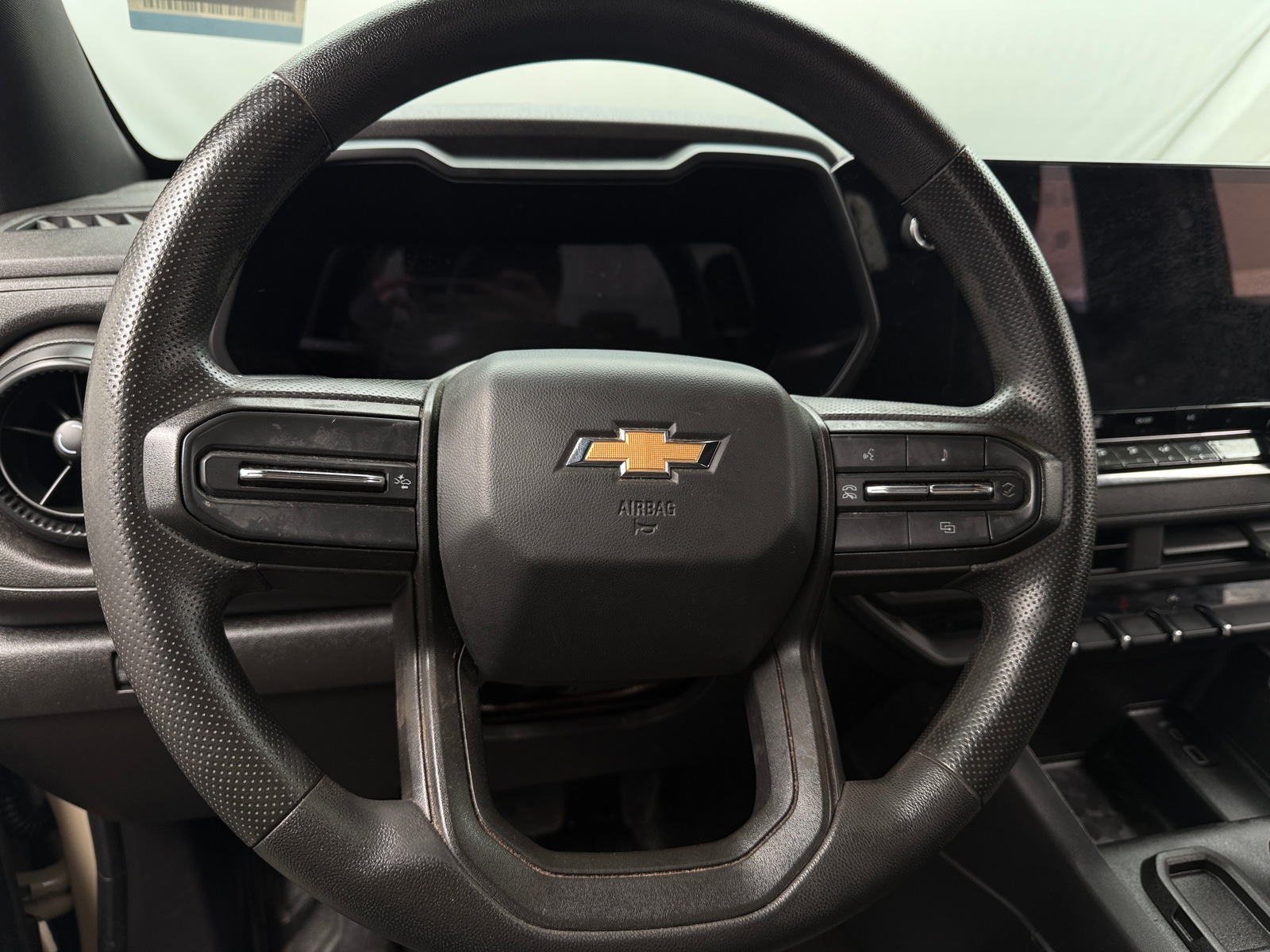 Thumbnail: 2023 Chevrolet Colorado - 5