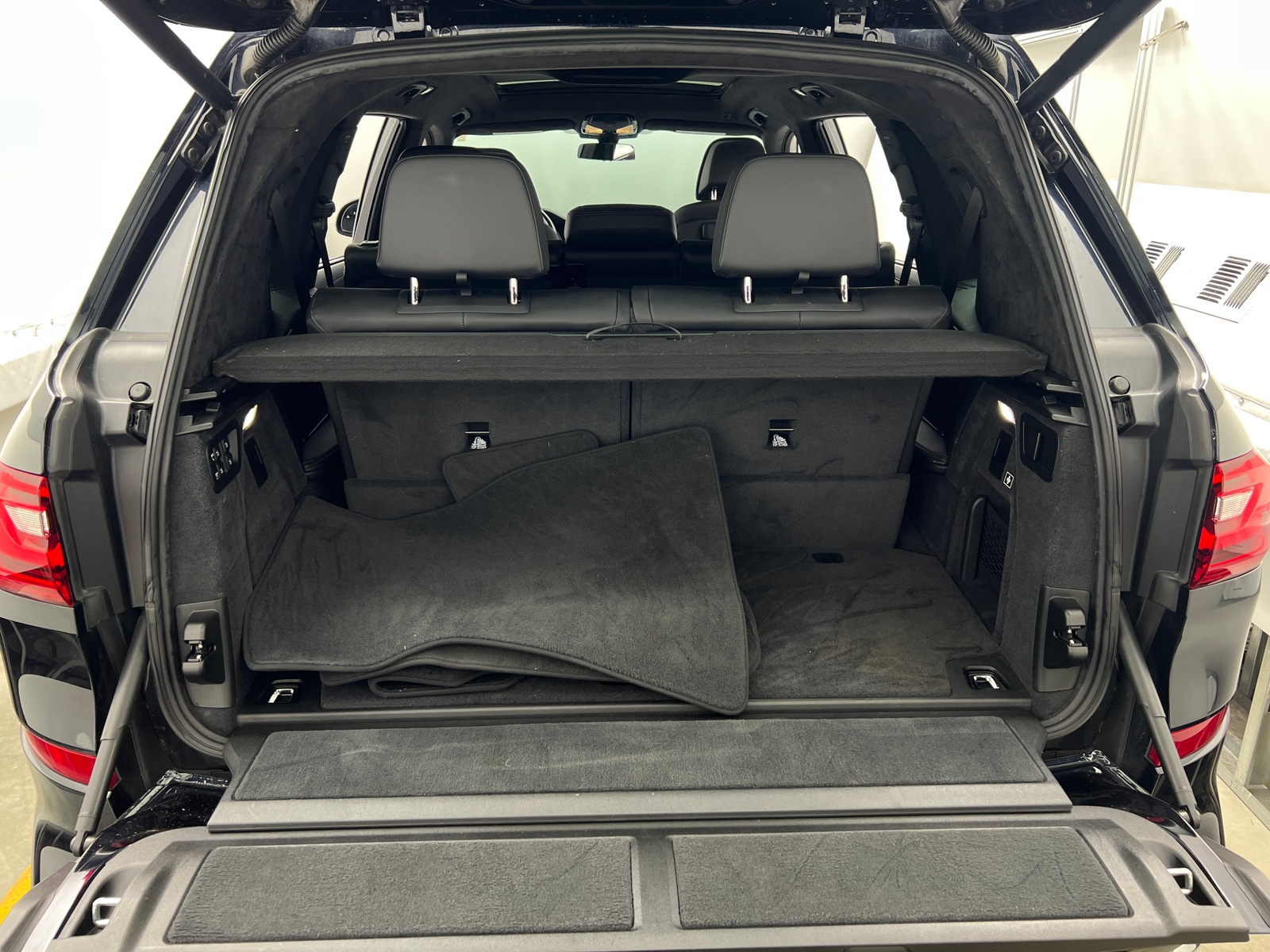 Thumbnail: 2019 BMW X7 - 6