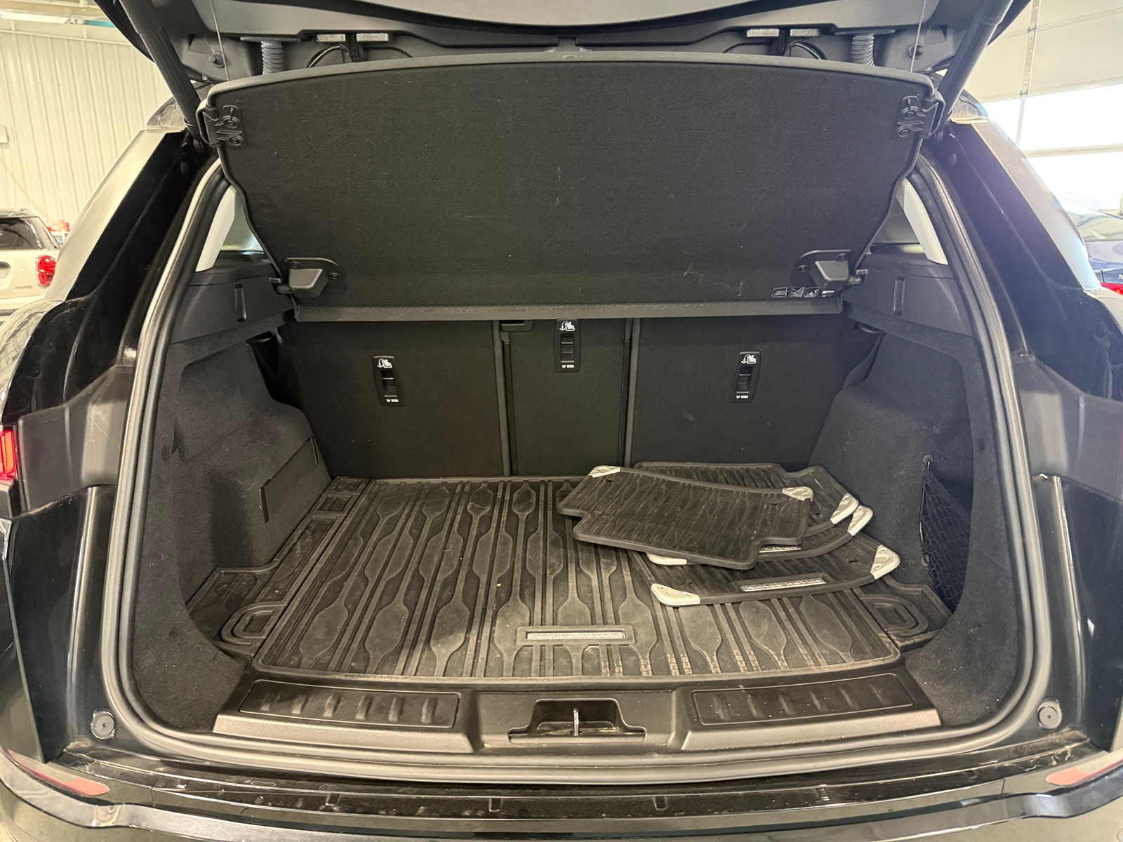 Thumbnail: 2020 Land Rover Range Rover Evoque - 6