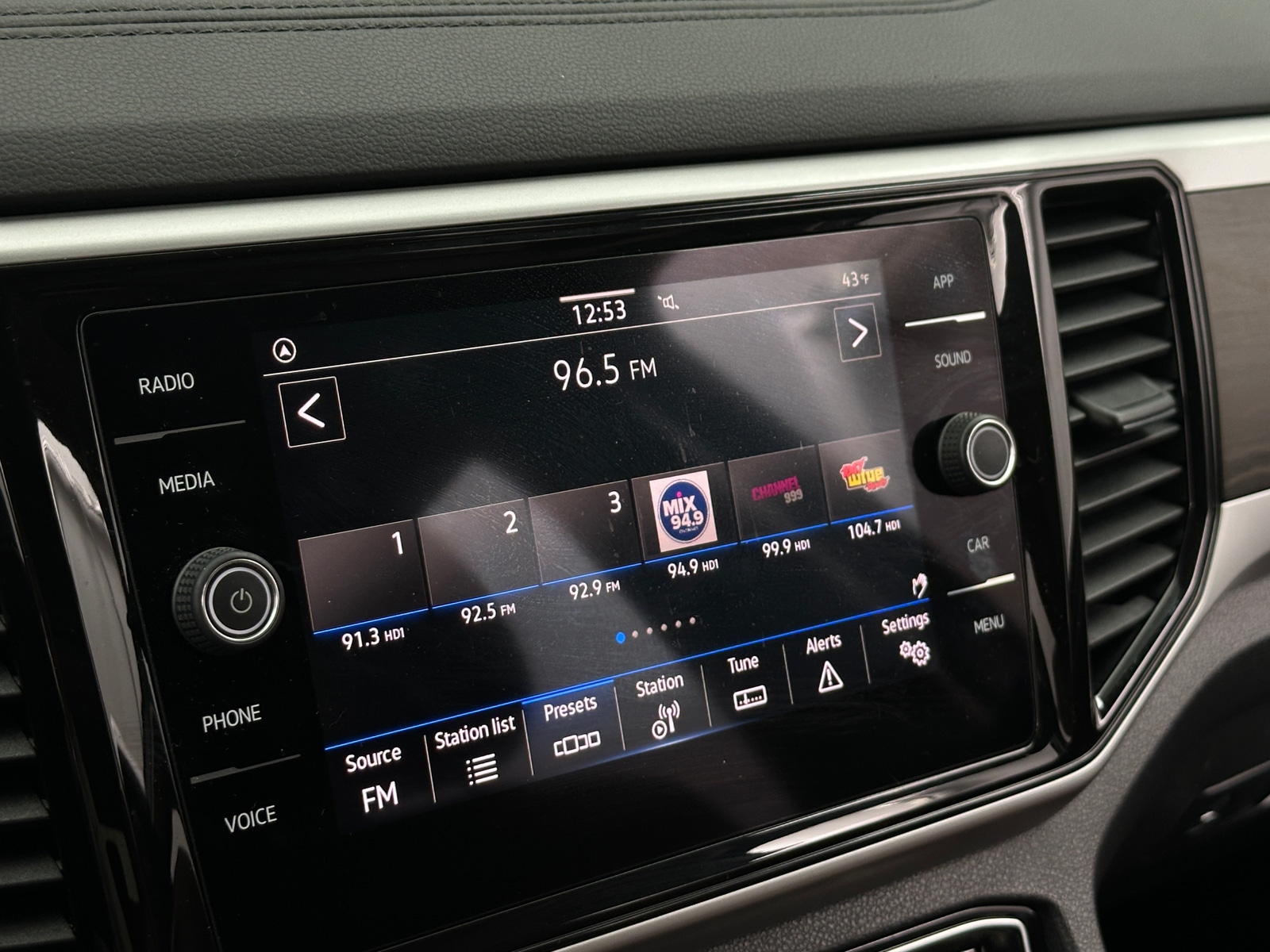 Thumbnail: 2022 Volkswagen Atlas - 3