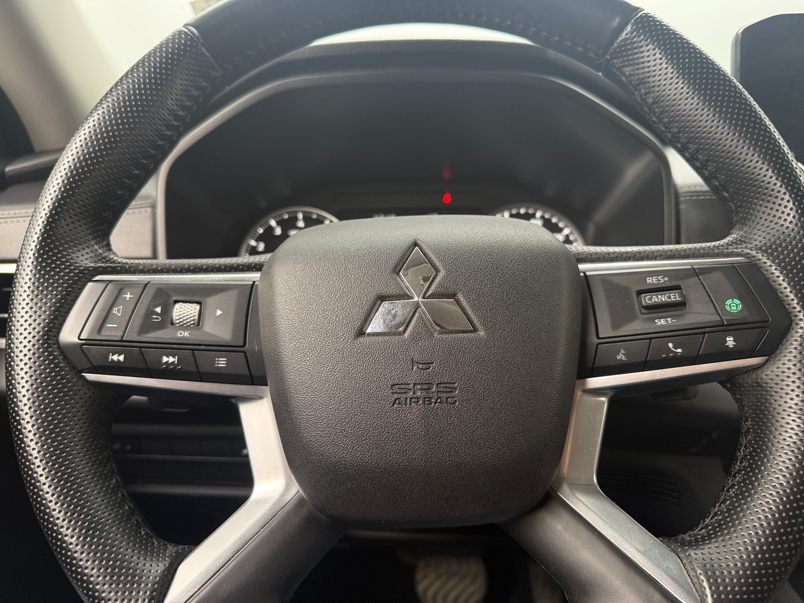 Thumbnail: 2024 Mitsubishi Outlander - 4