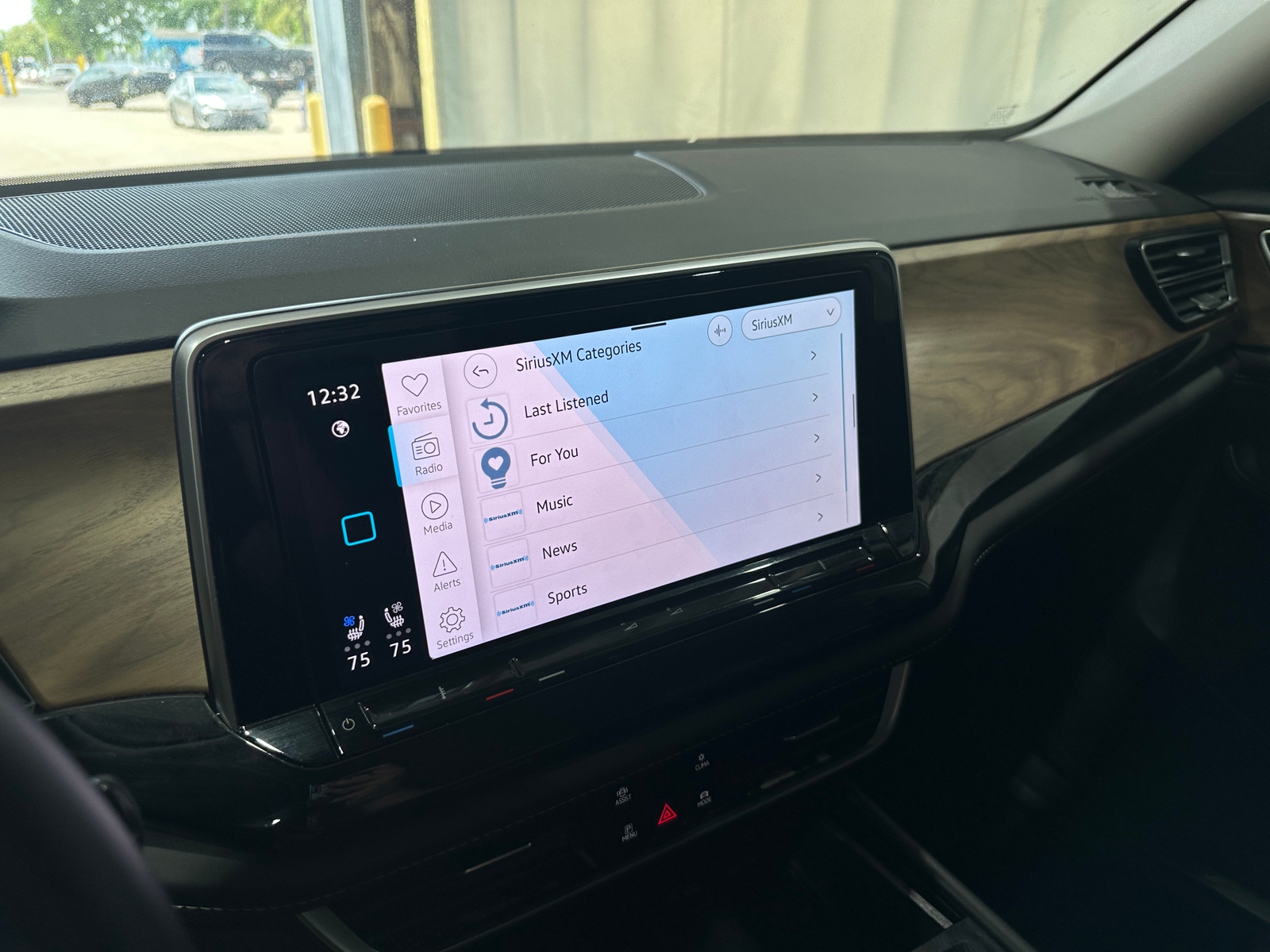 Thumbnail: 2025 Volkswagen Atlas - 3