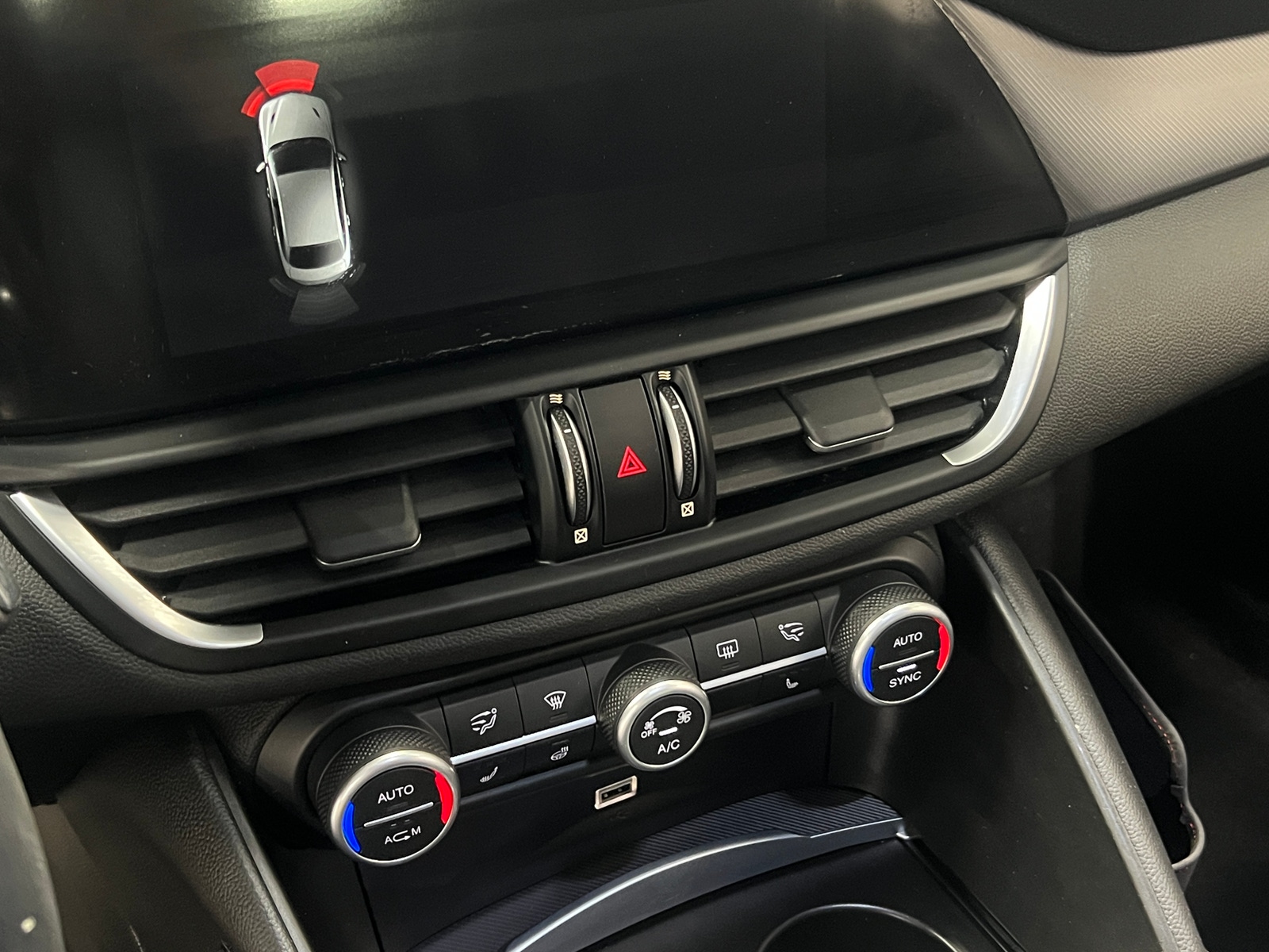 Thumbnail: 2018 Alfa Romeo Giulia - 3