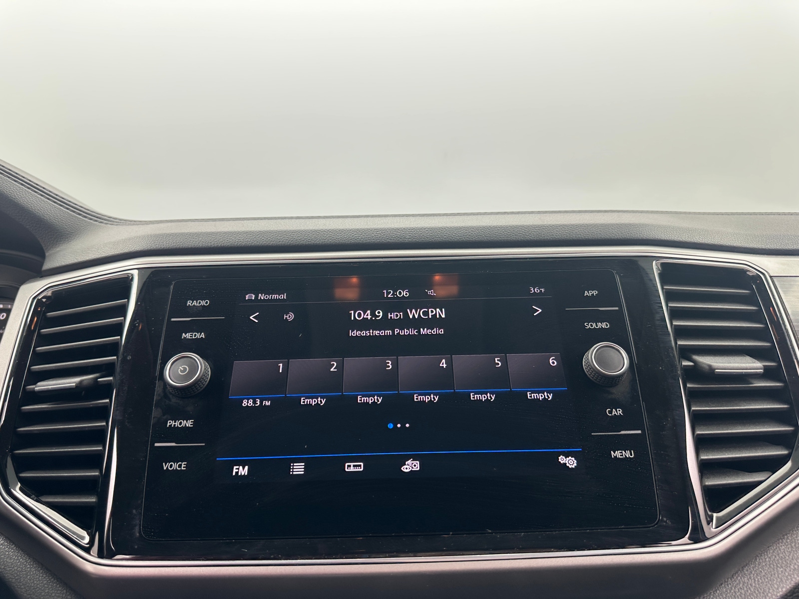 Thumbnail: 2018 Volkswagen Atlas - 4