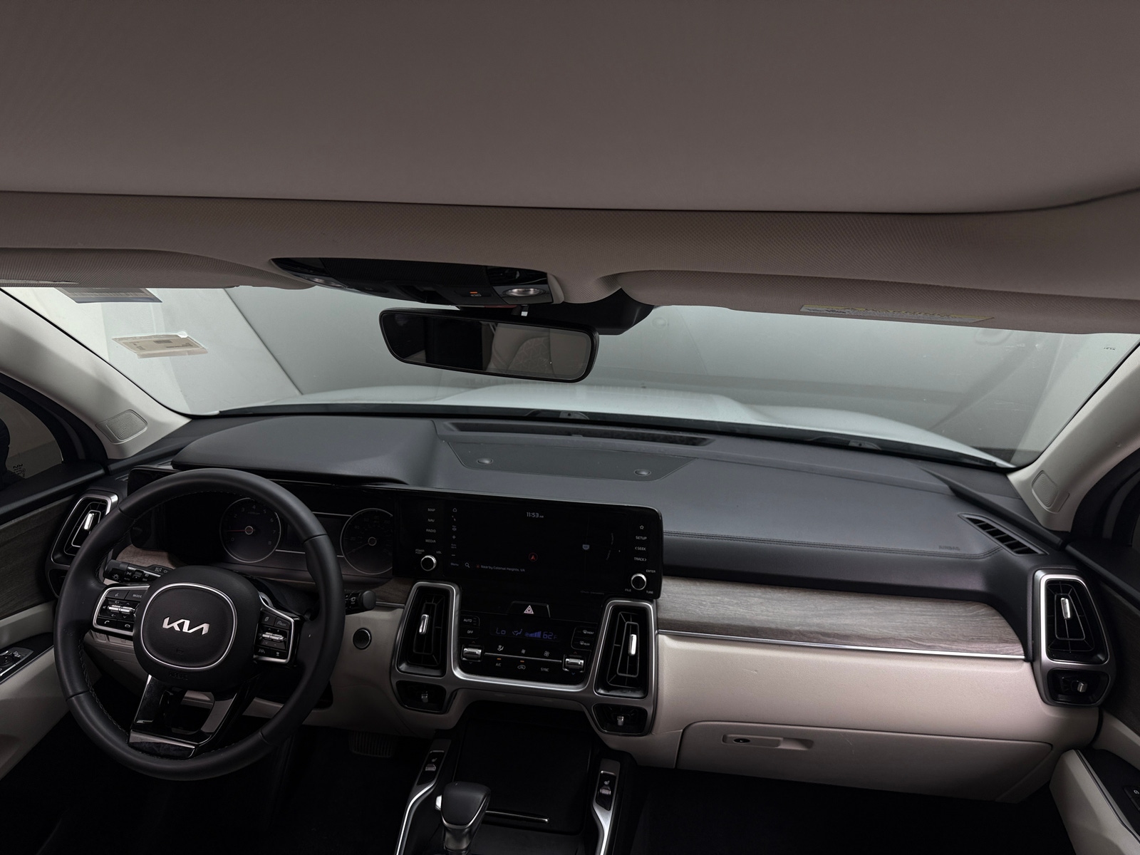 Thumbnail: 2023 Kia Sorento - 3