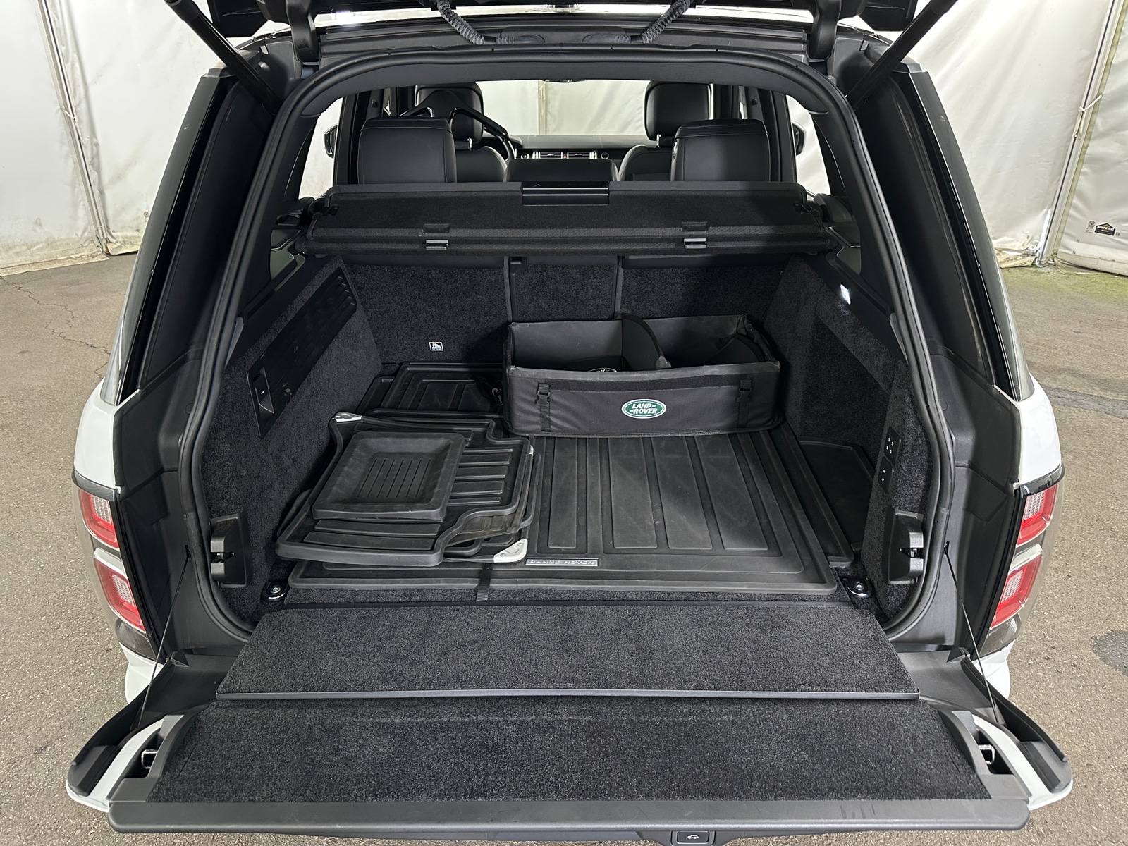 Thumbnail: 2020 Land Rover Range Rover - 6