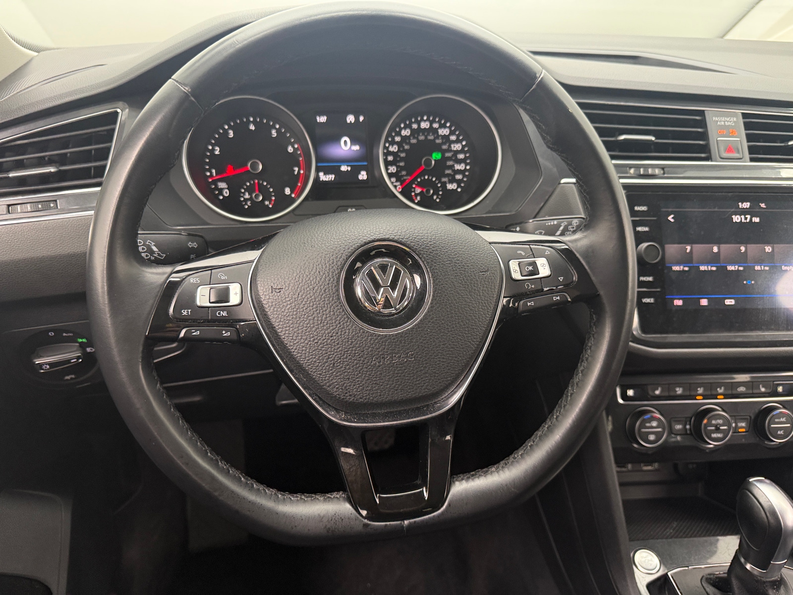 Thumbnail: 2018 Volkswagen Tiguan - 4