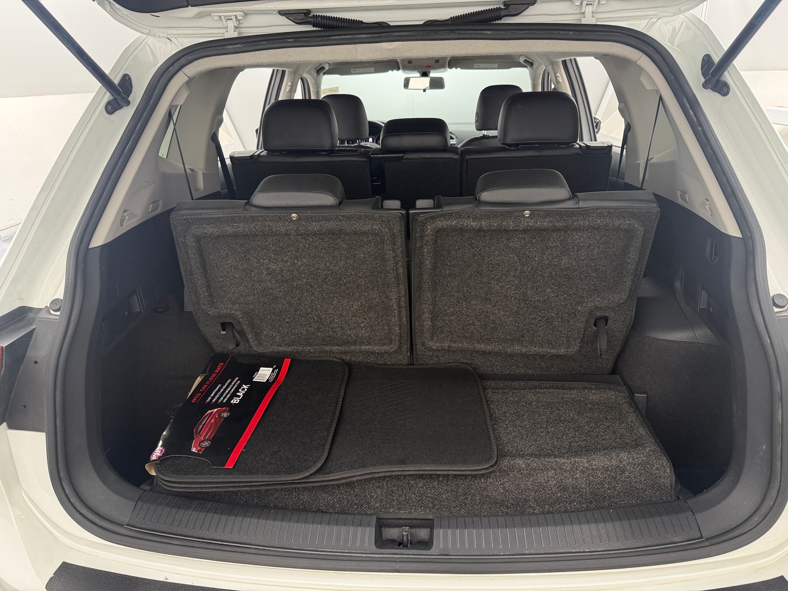 Thumbnail: 2018 Volkswagen Tiguan - 6