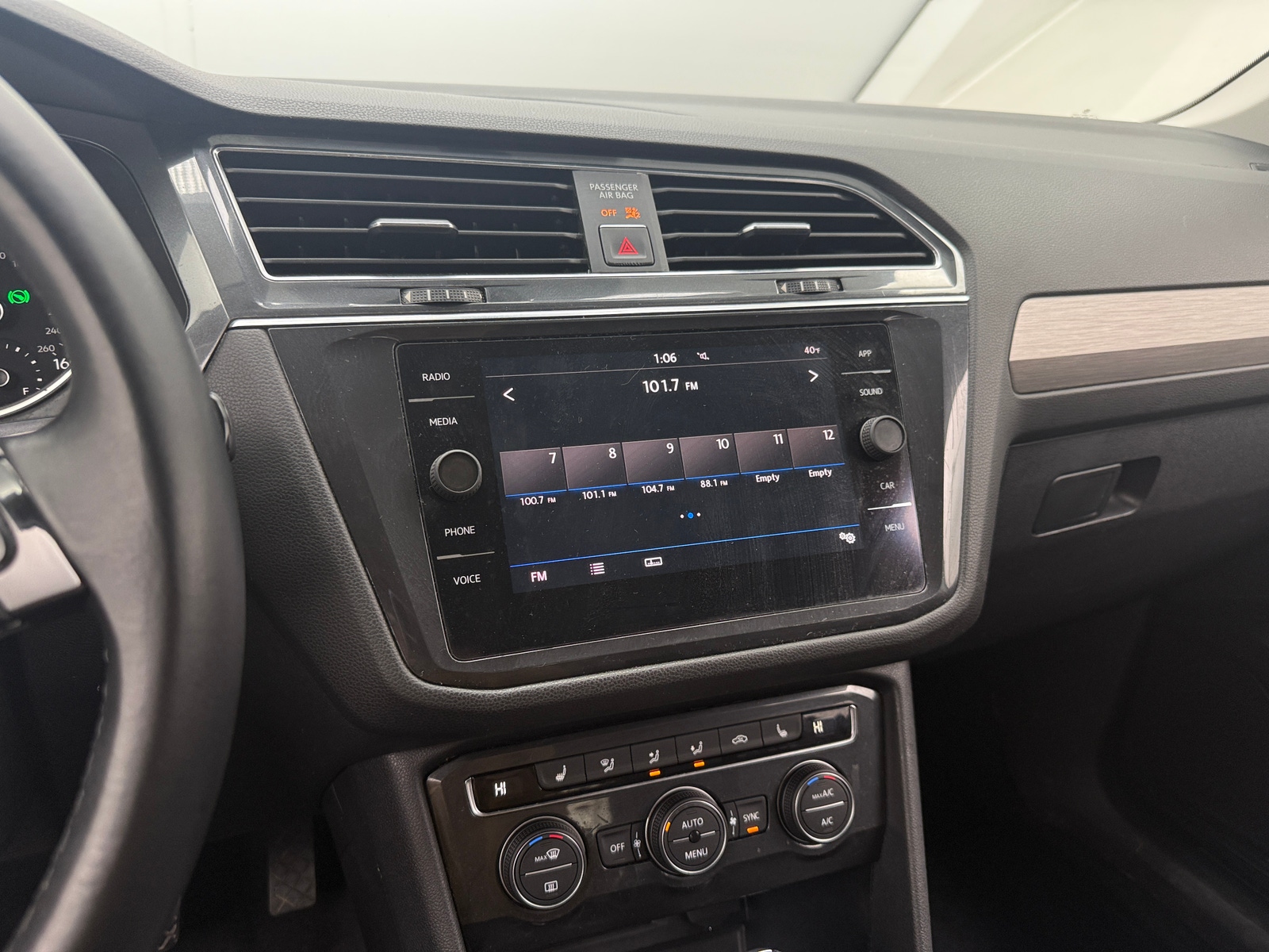 Thumbnail: 2018 Volkswagen Tiguan - 3