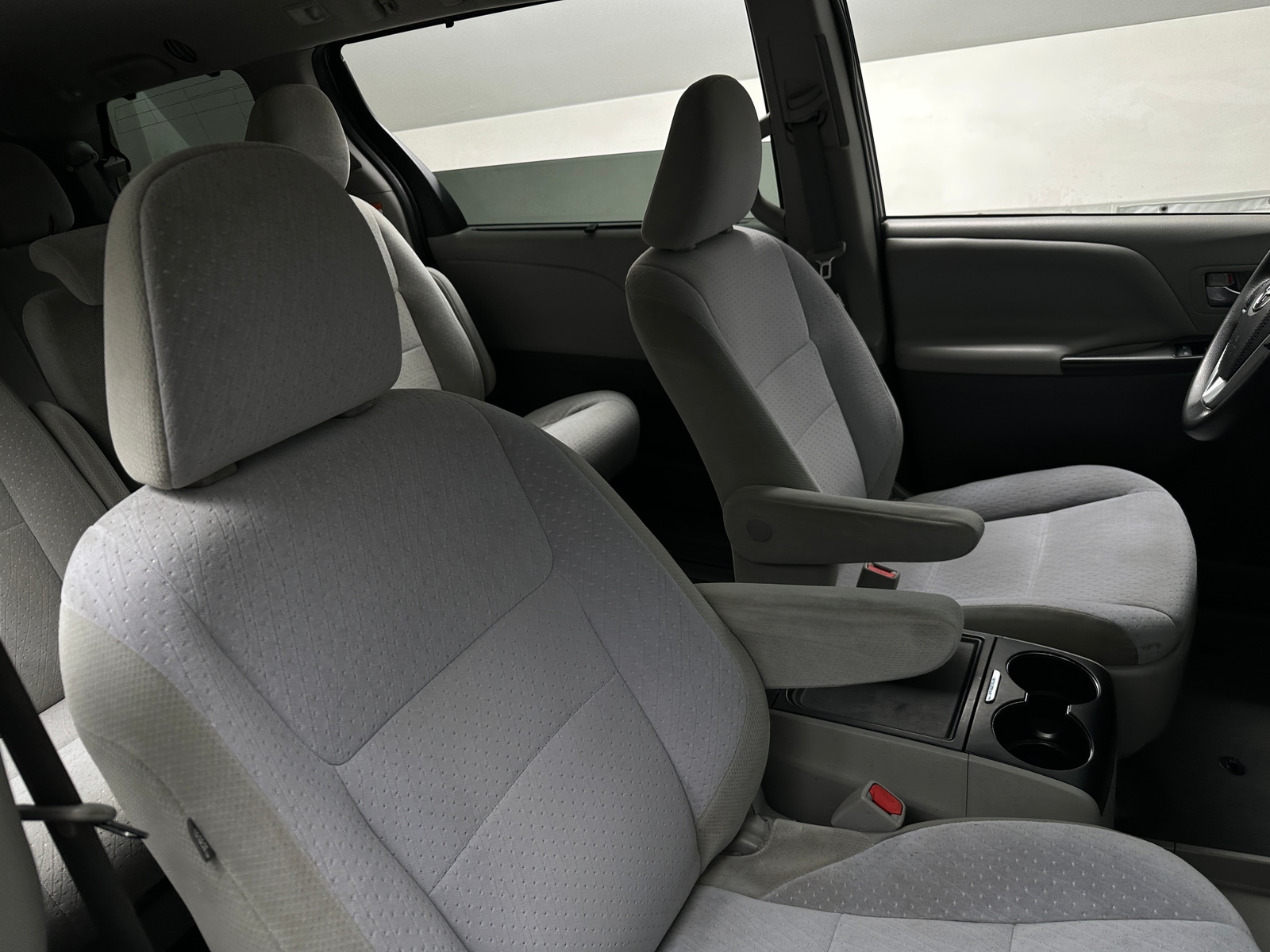 Thumbnail: 2020 Toyota Sienna - 2