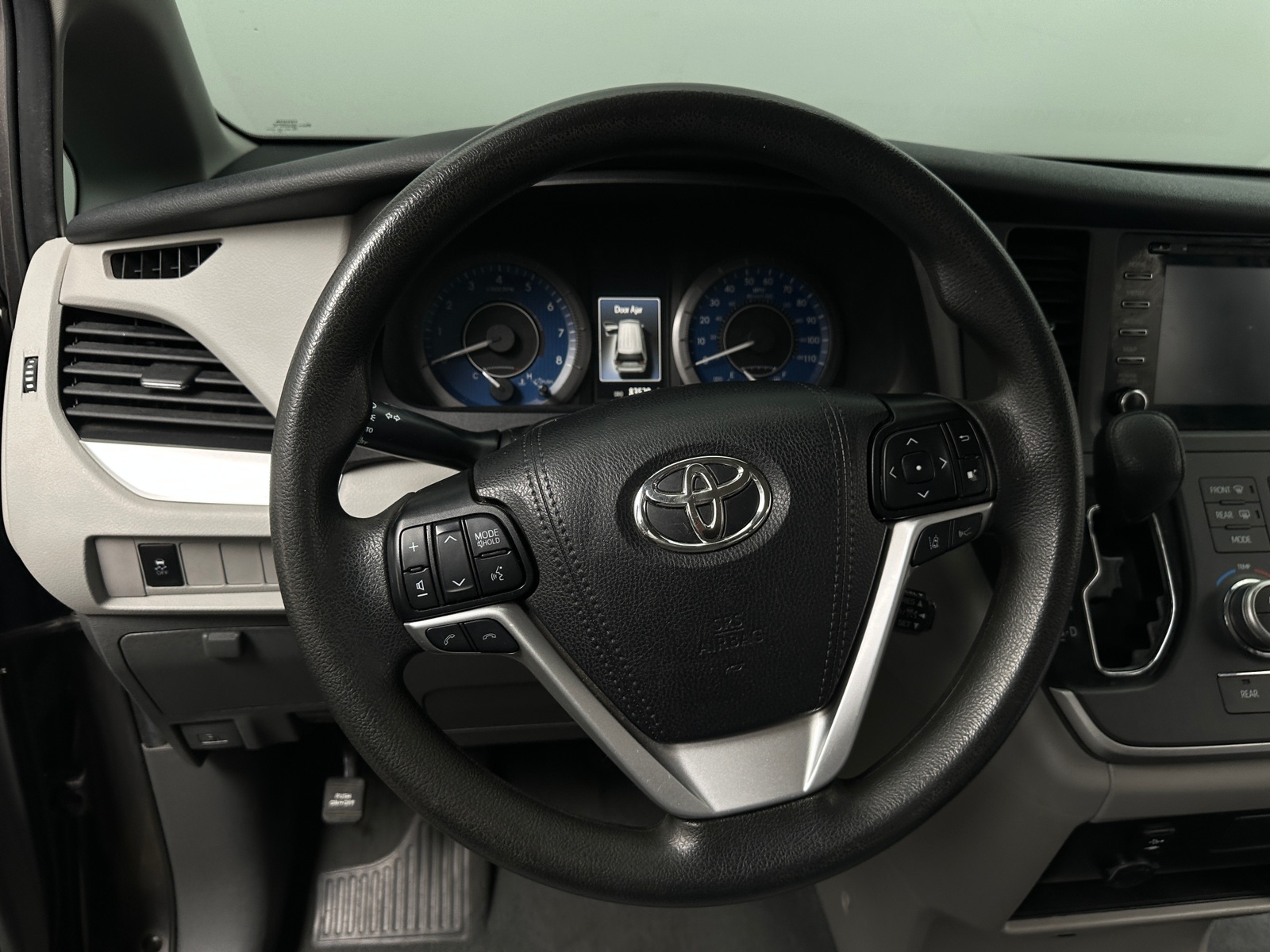 Thumbnail: 2020 Toyota Sienna - 5