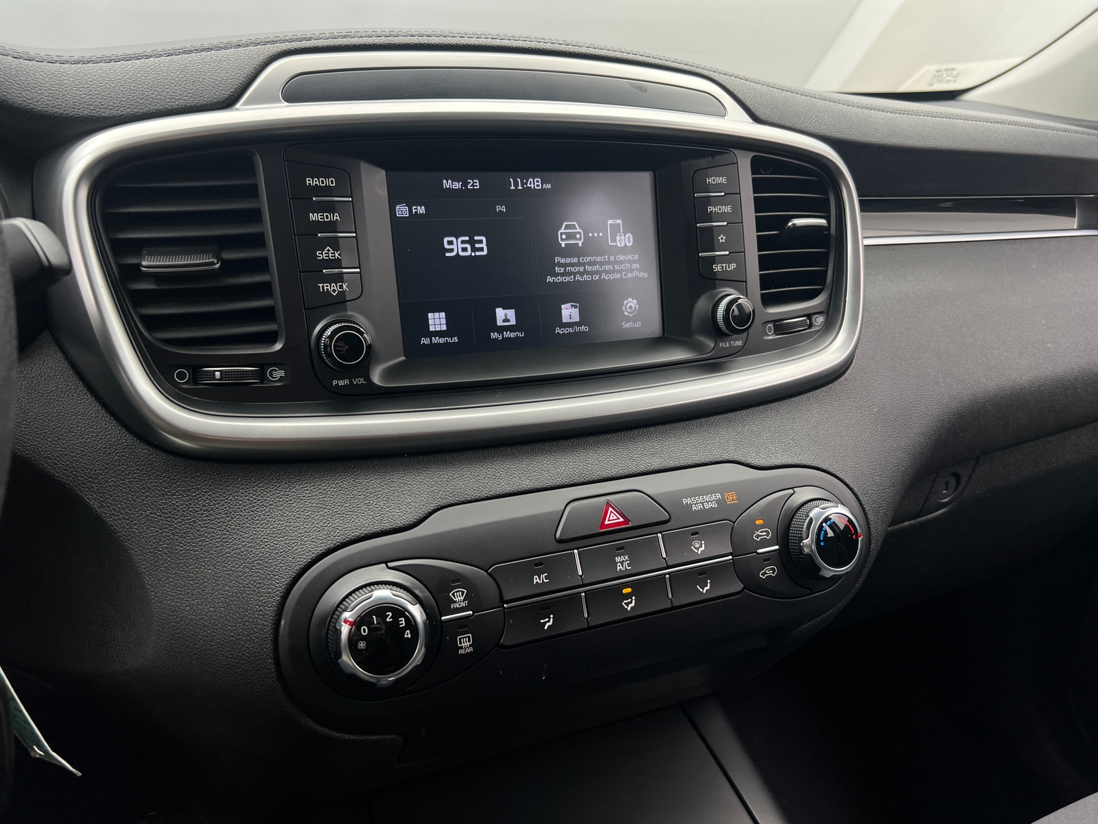 Thumbnail: 2019 Kia Sorento - 4