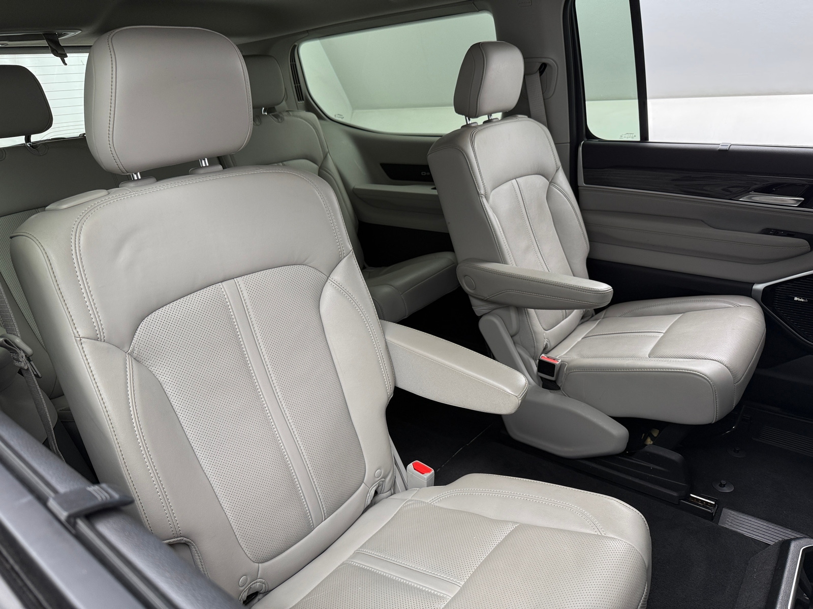 Thumbnail: 2022 Jeep Wagoneer - 5