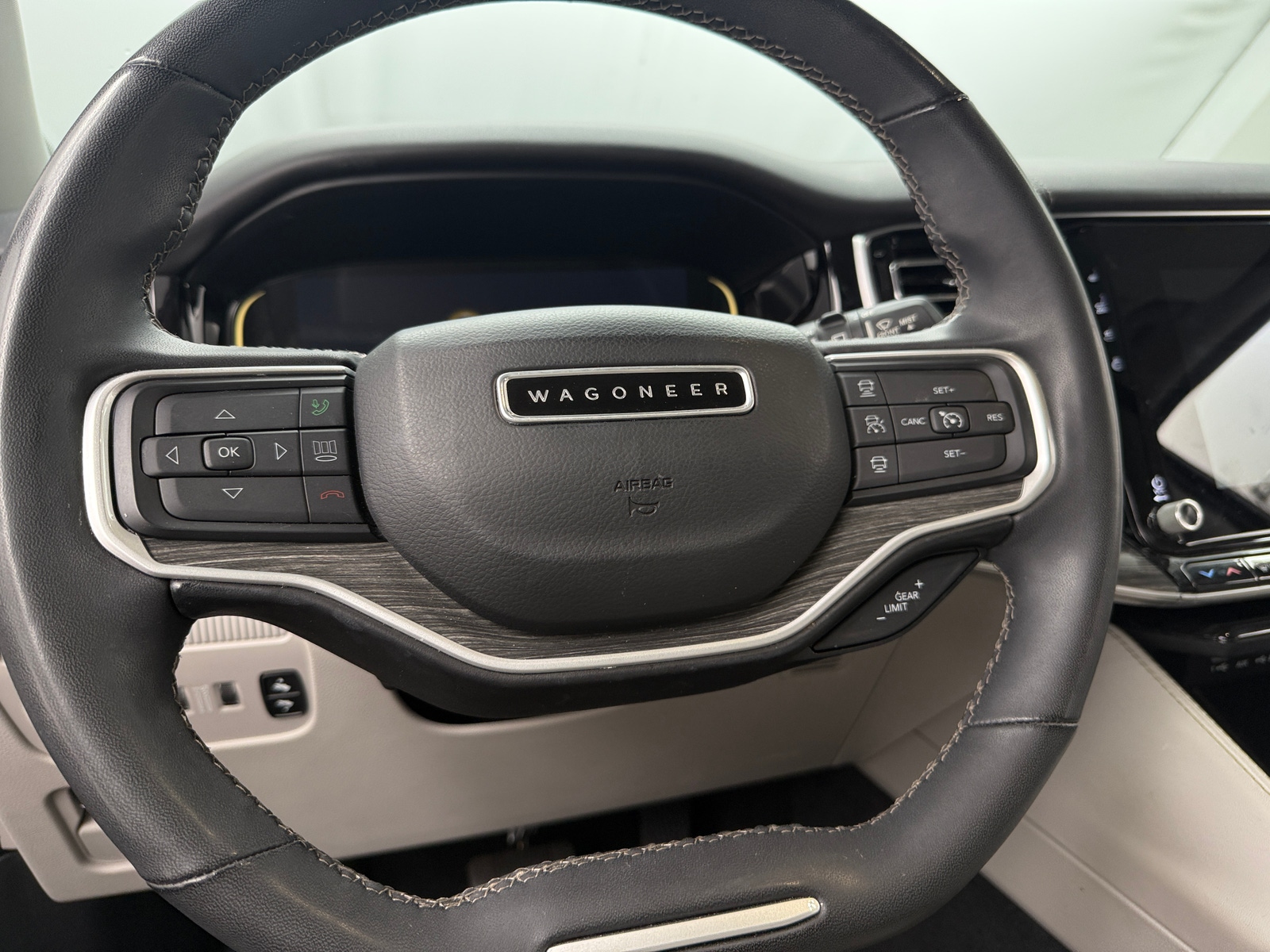 Thumbnail: 2022 Jeep Wagoneer - 4