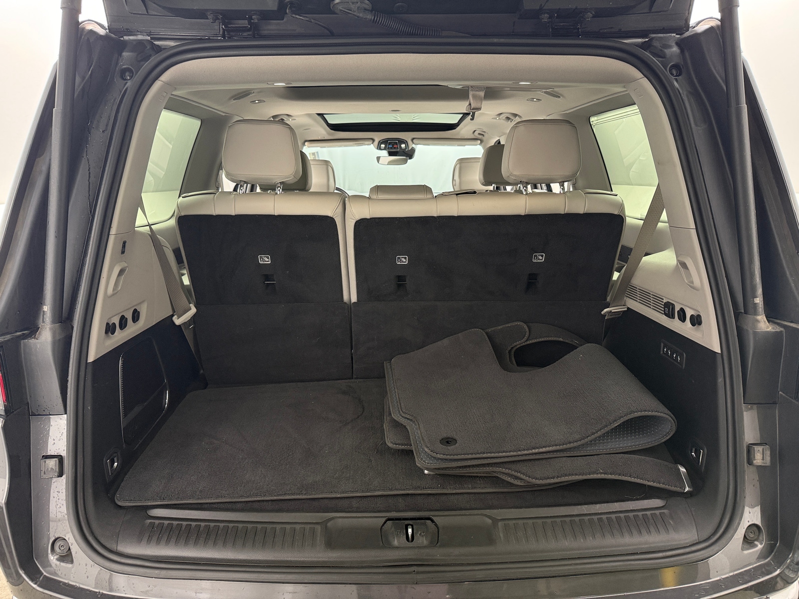 Thumbnail: 2022 Jeep Wagoneer - 6