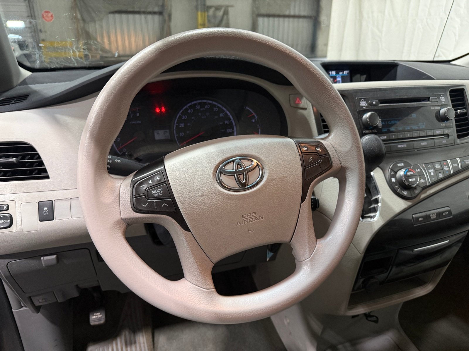 Thumbnail: 2014 Toyota Sienna - 5