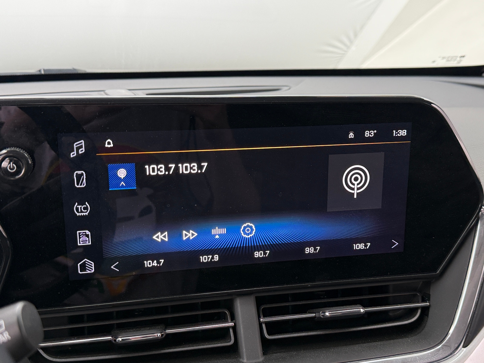 Thumbnail: 2025 Chevrolet Trax - 4