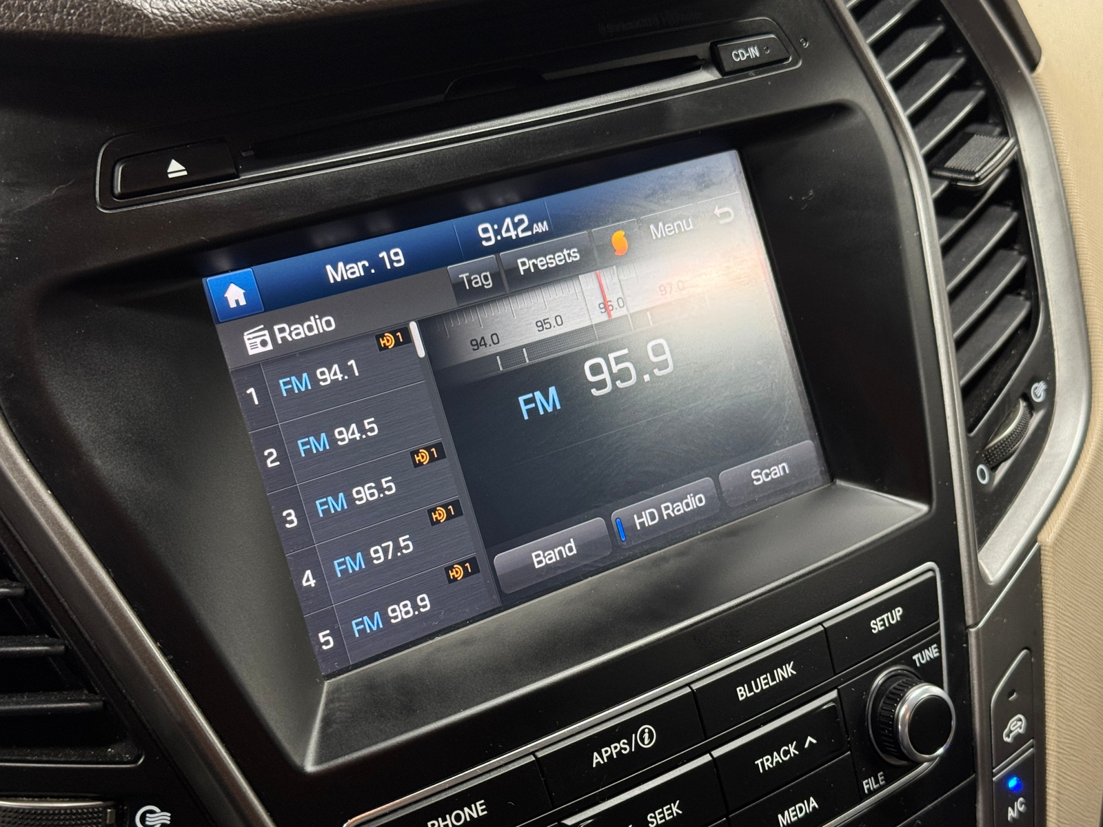 Thumbnail: 2017 Hyundai Santa Fe - 4